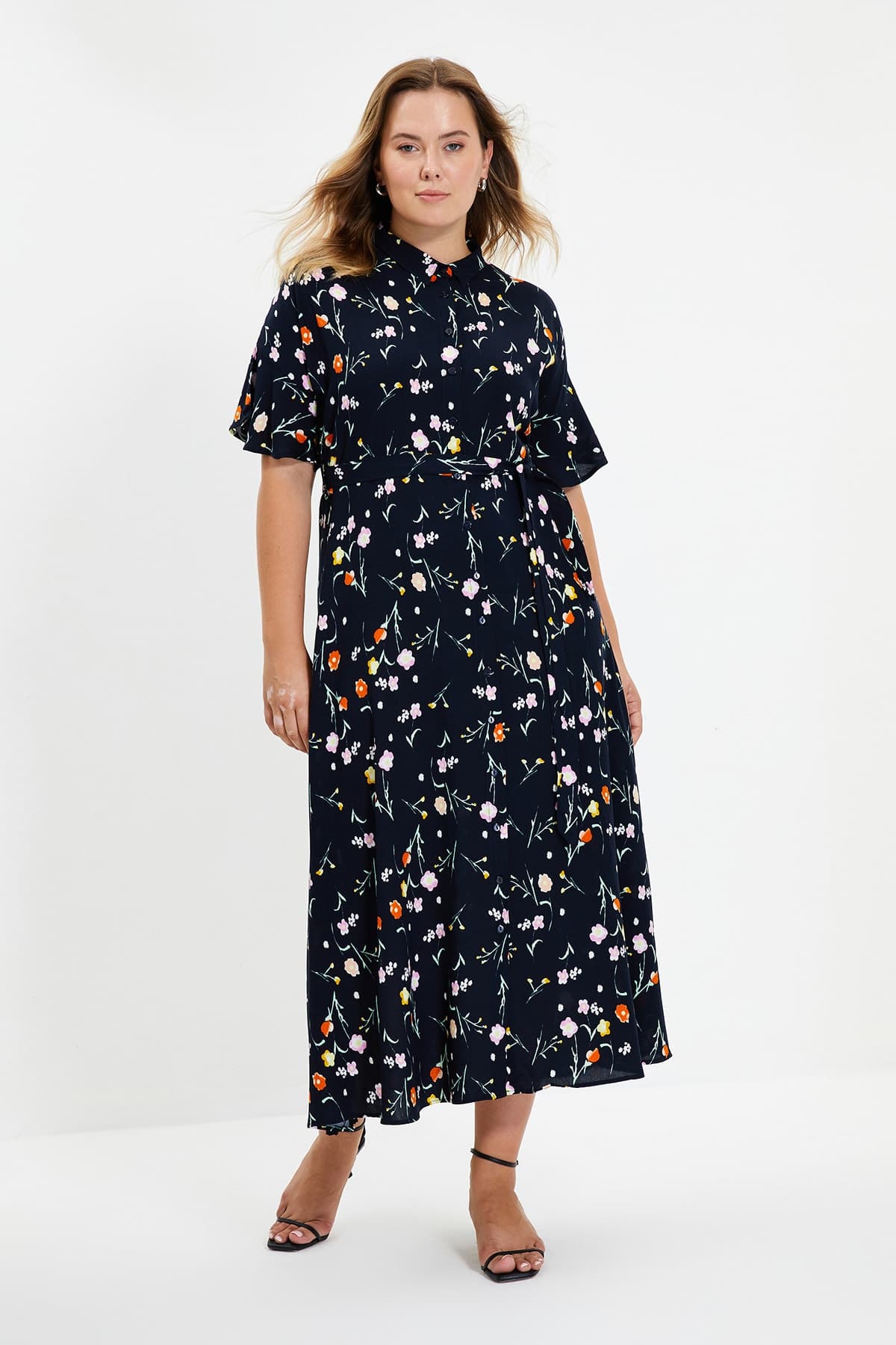 Trendyolmilla Lacivert Kuşaklı Yırtmaçlı Çiçek Desenli Midi Dokuma Gömlek Elbise TWOSS20EL2822