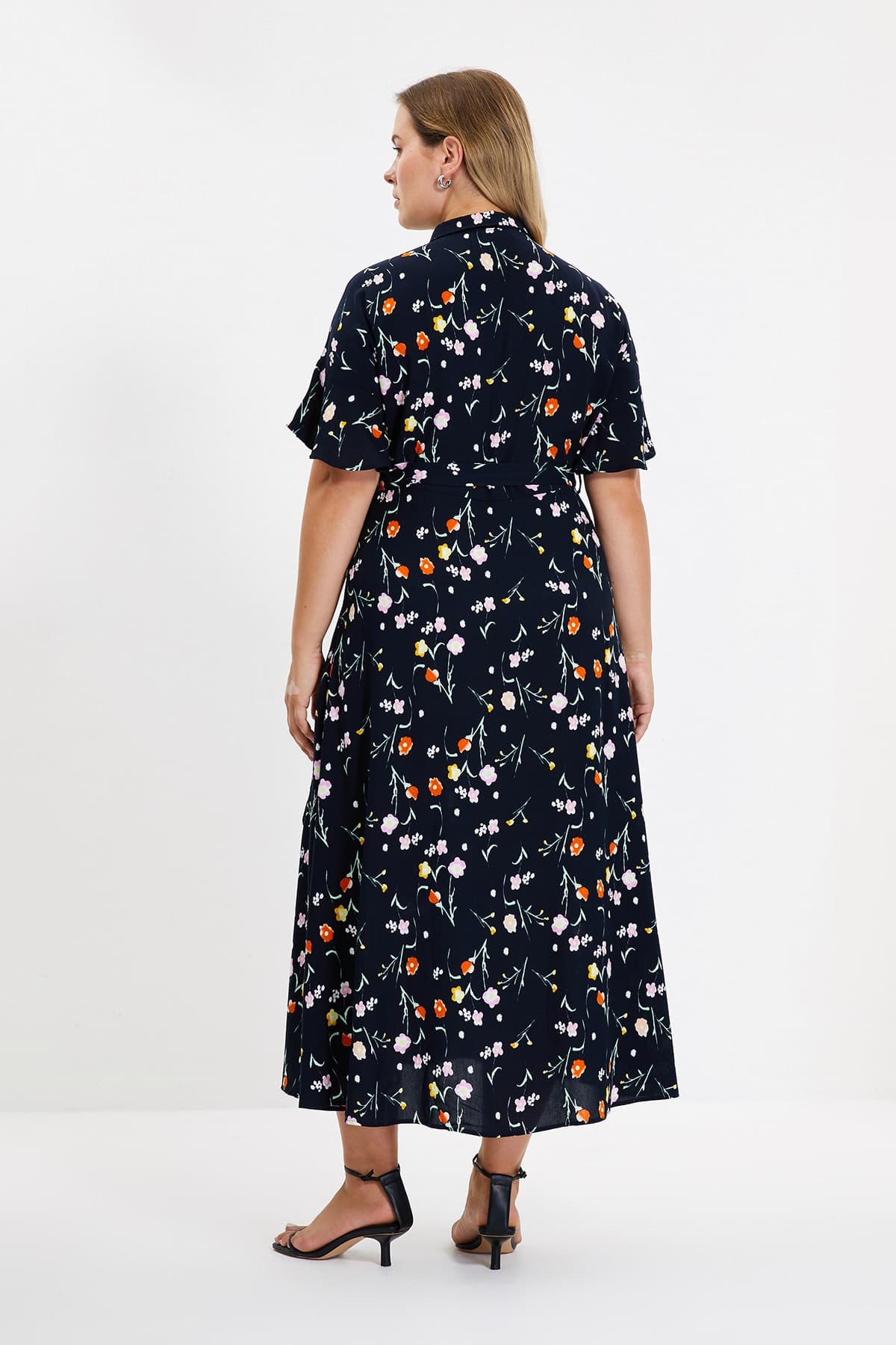 Trendyolmilla Lacivert Kuşaklı Yırtmaçlı Çiçek Desenli Midi Dokuma Gömlek Elbise TWOSS20EL2822