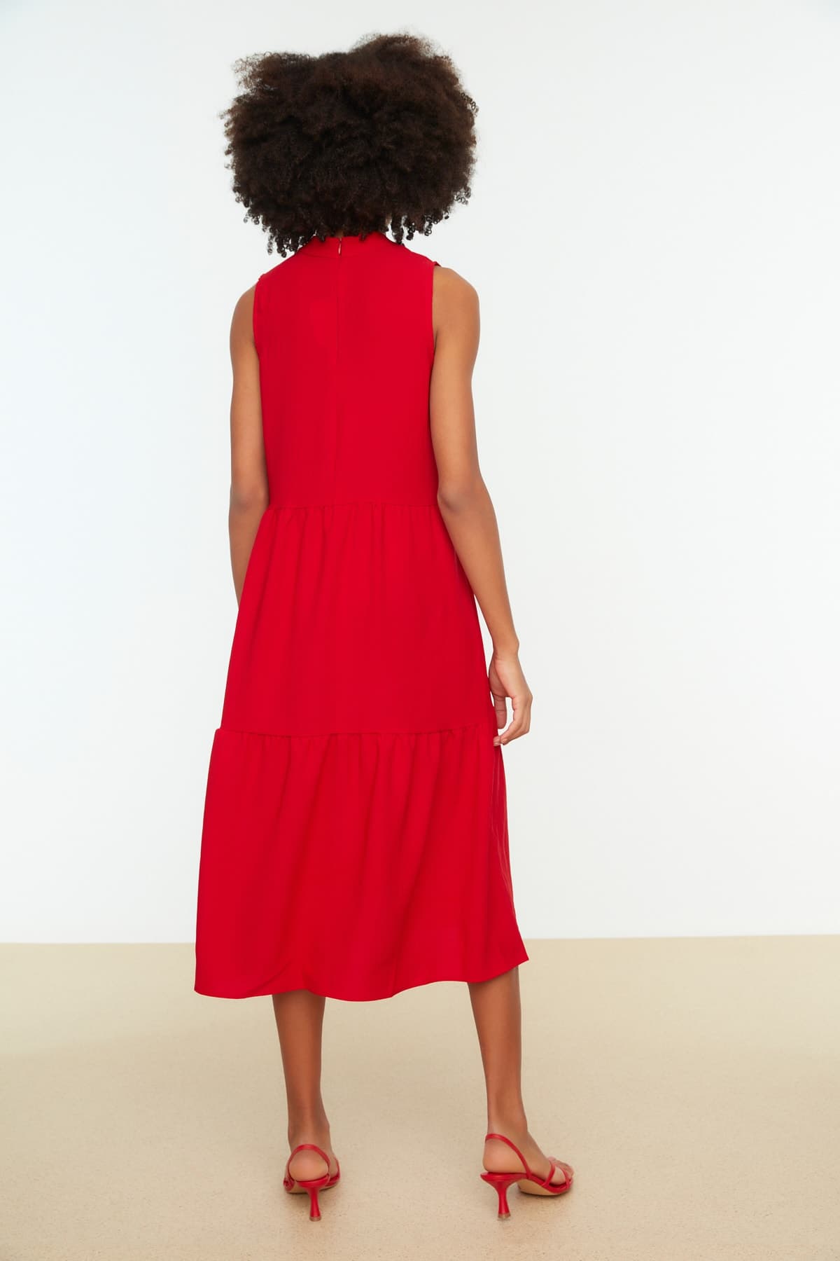 Trendyolmilla Kırmızı Shift/Düz Kesim Dik Yaka Midi Dokuma Elbise TWOSS20EL1864