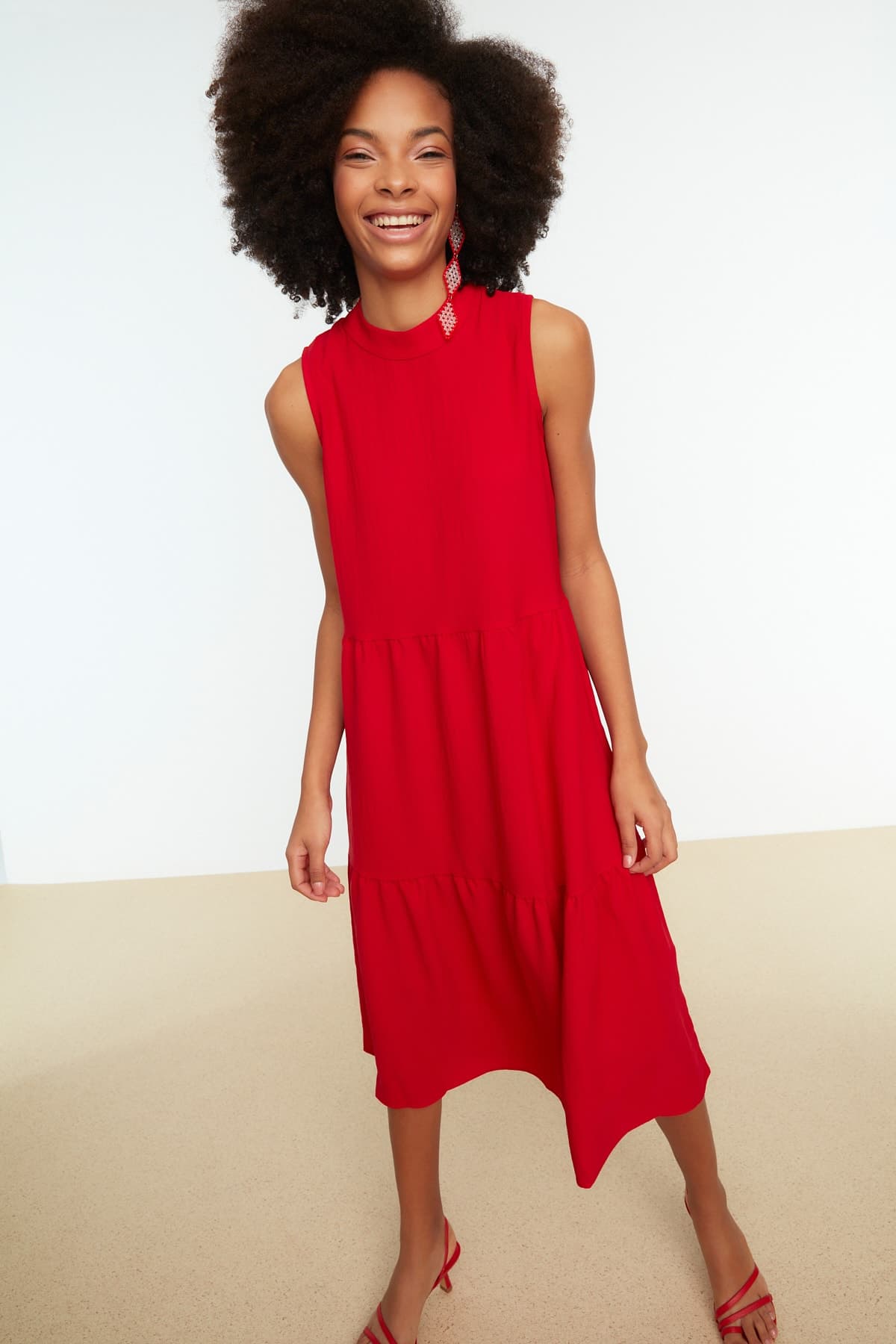 Trendyolmilla Kırmızı Shift/Düz Kesim Dik Yaka Midi Dokuma Elbise TWOSS20EL1864