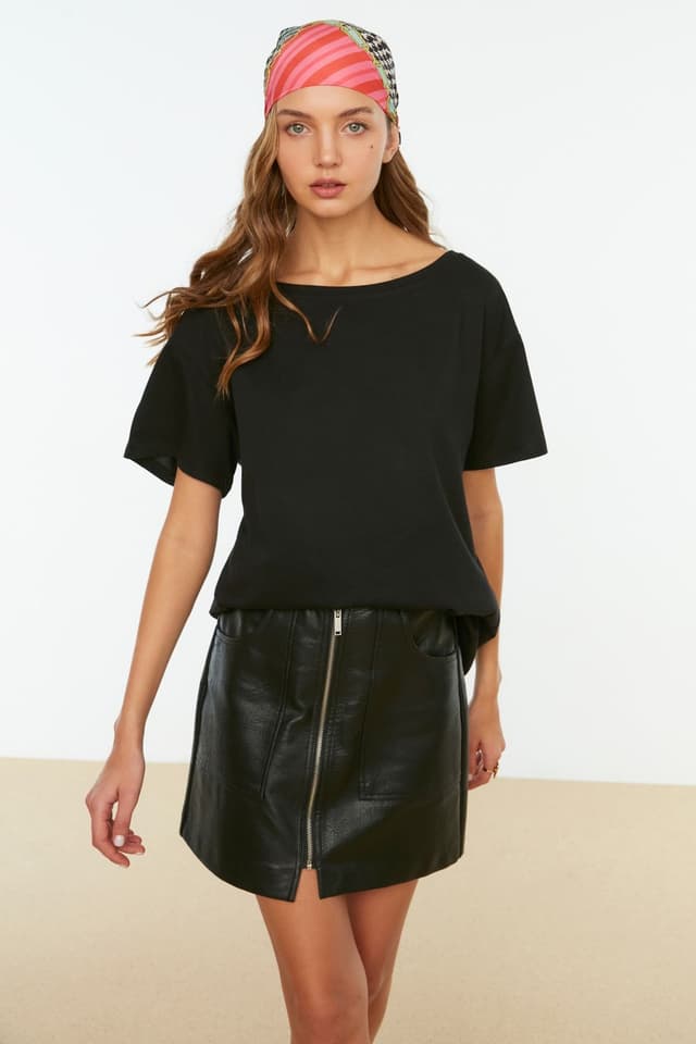 Product Siyah %100 Pamuk Oversize/Geniş Kalıp Kayık Yaka Örme T-Shirt