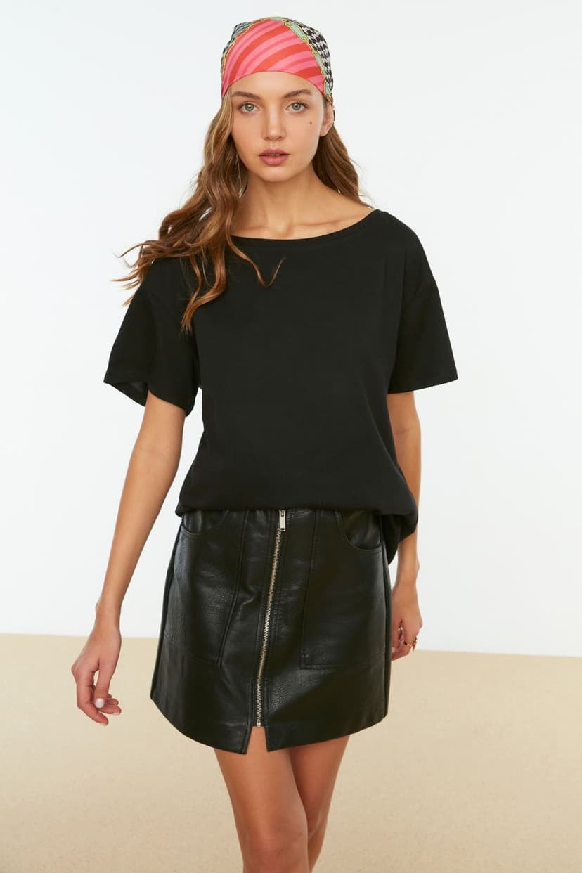 Product Siyah %100 Pamuk Oversize/Geniş Kalıp Kayık Yaka Örme T-Shirt