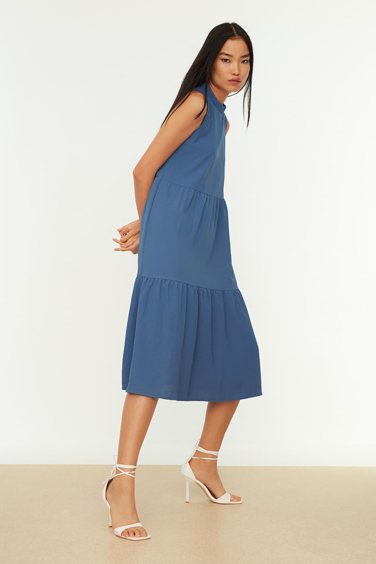 Trendyolmilla Mavi Shift/Düz Kesim Dik Yaka Midi Dokuma Elbise TWOSS20EL1864