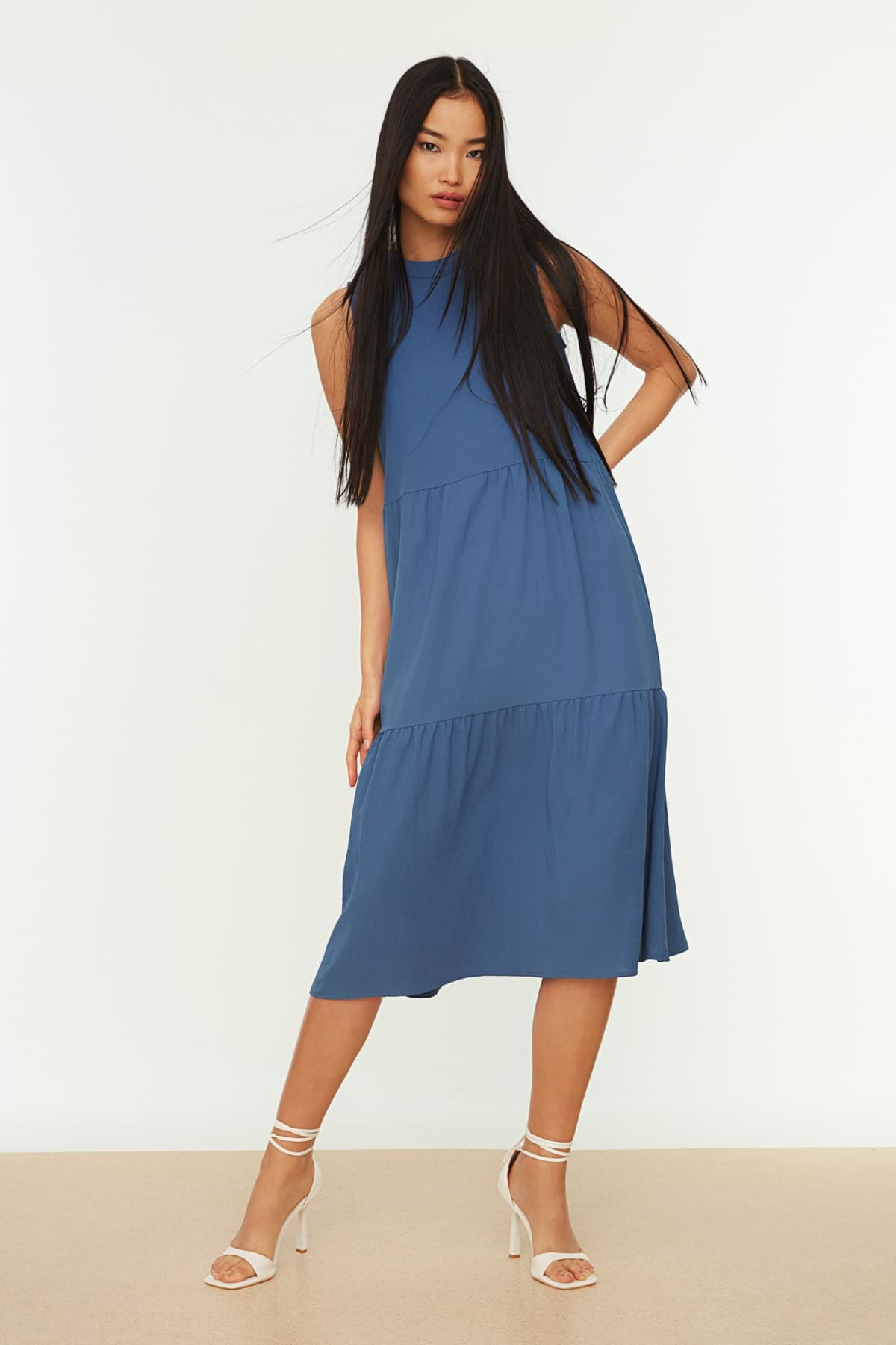 Trendyolmilla Mavi Shift/Düz Kesim Dik Yaka Midi Dokuma Elbise TWOSS20EL1864