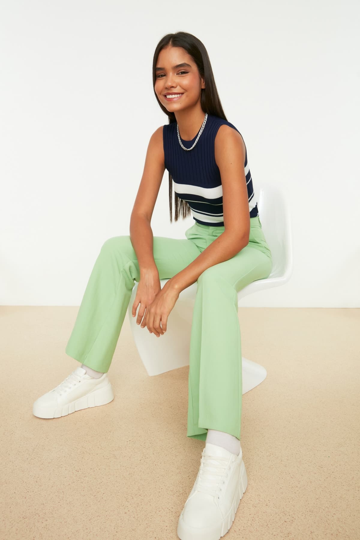 Trendyolmilla Lacivert Bisiklet Yaka Bluz TWOSS21BZ0370