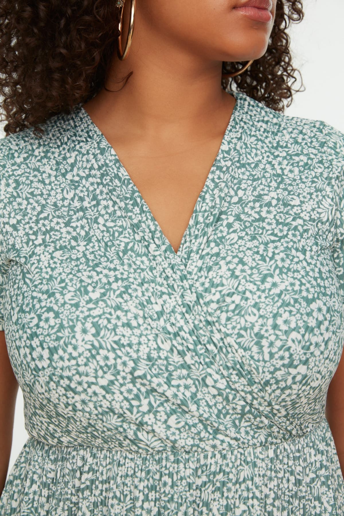 Trendyolmilla Curve Yeşil V Yaka Çiçek Desenli Stakter Örme Büyük Beden Elbise TBBSS22EL1638