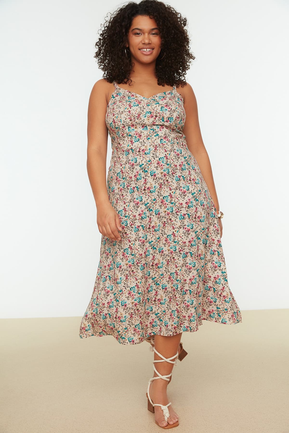 Trendyolmilla Curve Bej Çiçekli V Yaka Dokuma Ayarlanabilir Askılı Uzun Elbise TBBSS22AH0055