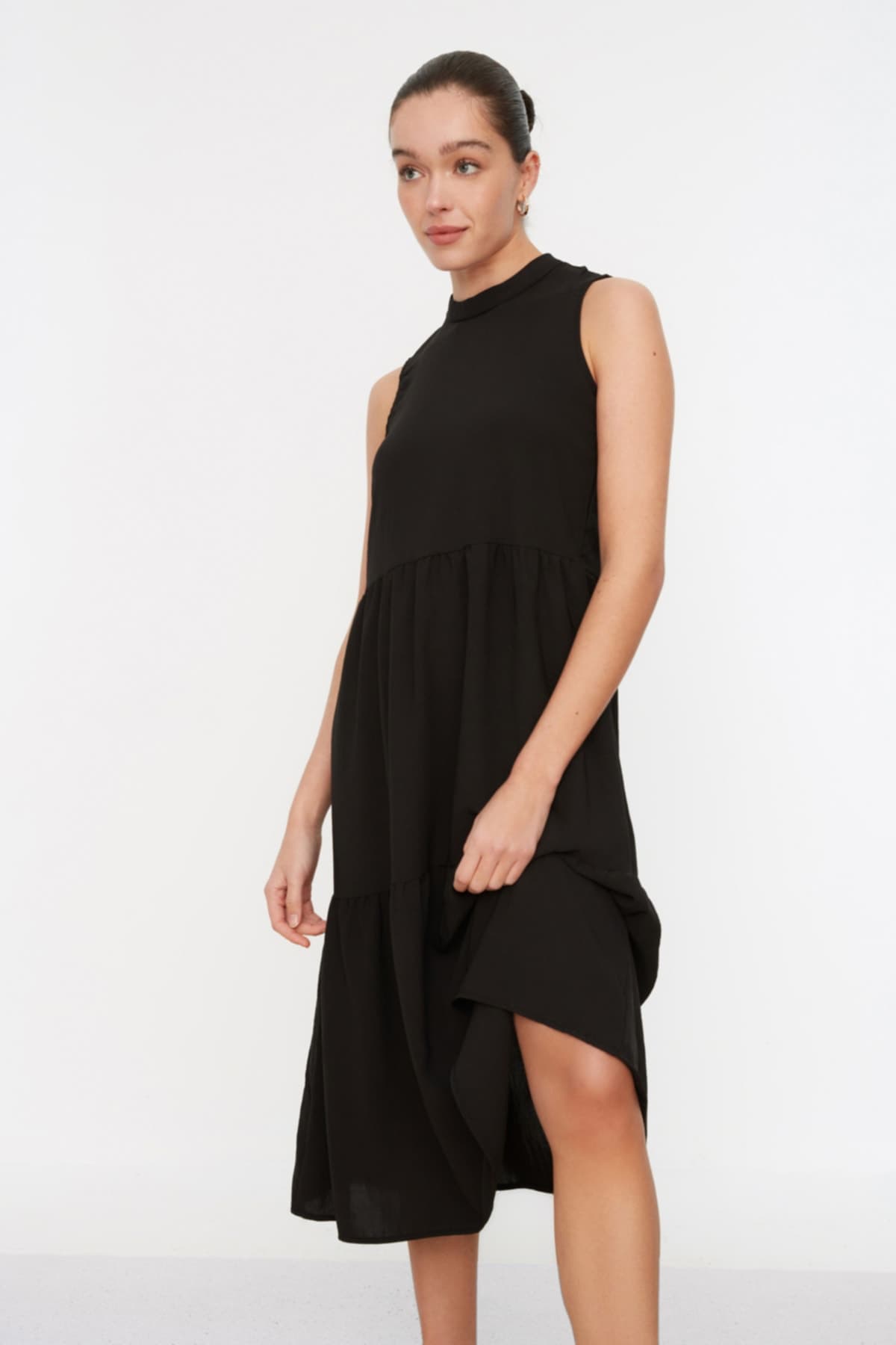 Trendyolmilla Siyah Shift/Düz Kesim Dik Yaka Midi Dokuma Elbise TWOSS20EL1864