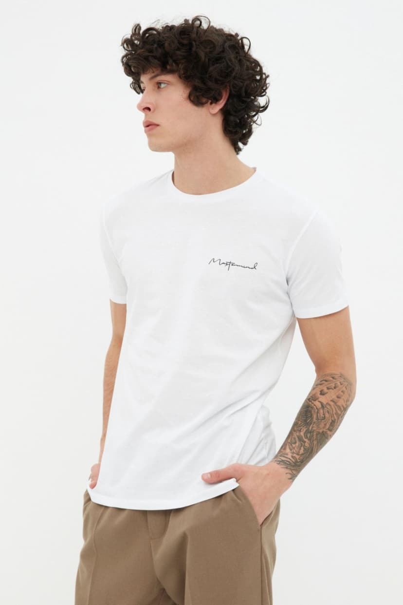 Product Beyaz Slim/Dar Kesim Bisiklet Yaka Kısa Kollu Yazı Baskılı %100 Pamuk T-Shirt