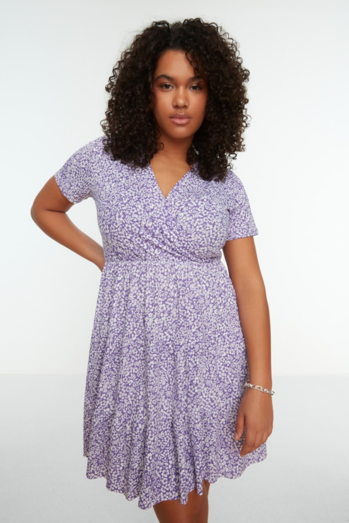 Trendyolmilla Curve Lila V Yaka Çiçek Desenli Stakter Örme Büyük Beden Elbise TBBSS22EL1638