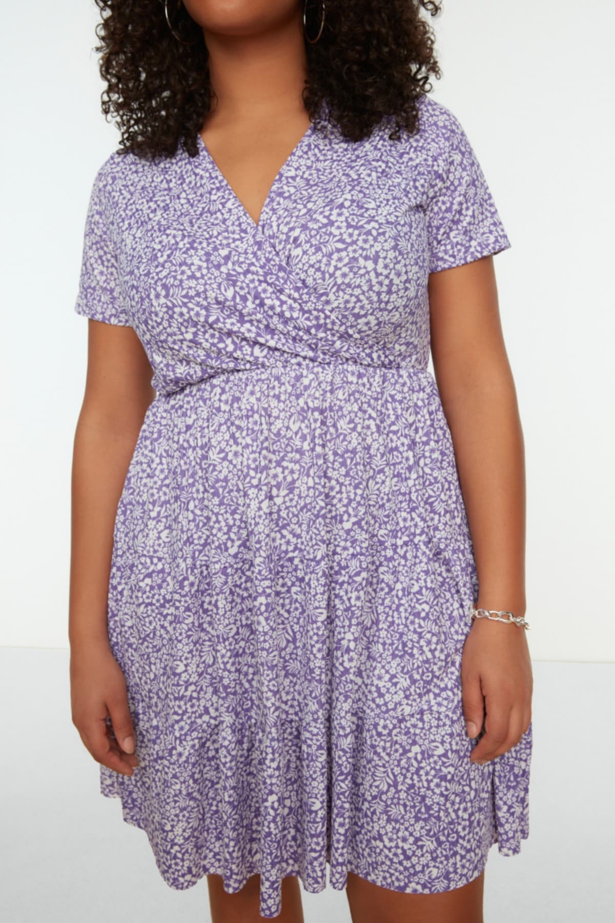 Trendyolmilla Curve Lila V Yaka Çiçek Desenli Stakter Örme Büyük Beden Elbise TBBSS22EL1638