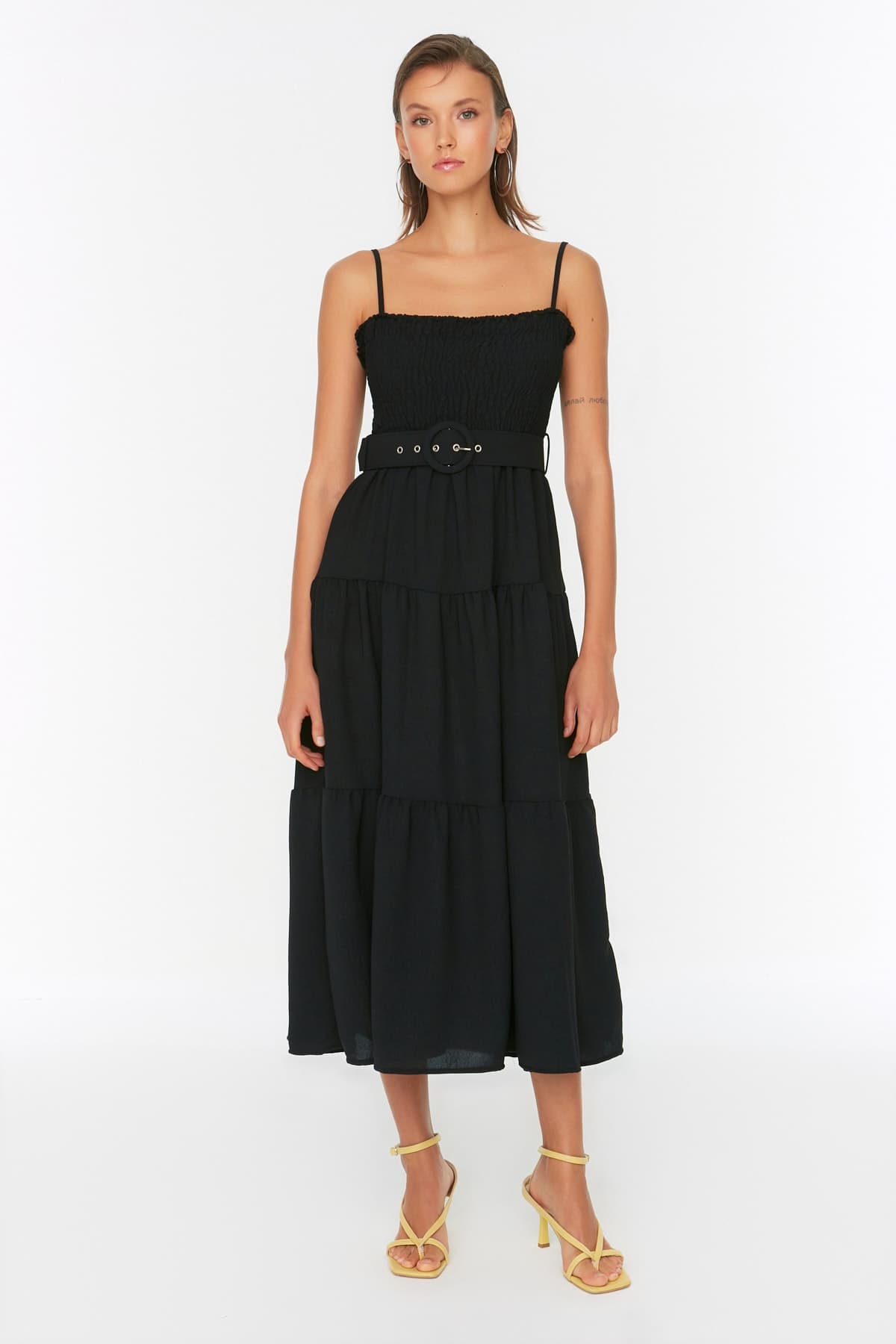 Trendyolmilla Siyah Kemerli Volanlı Skater/Belden Açılan Midi Dokuma Elbise TWOSS21EL1929