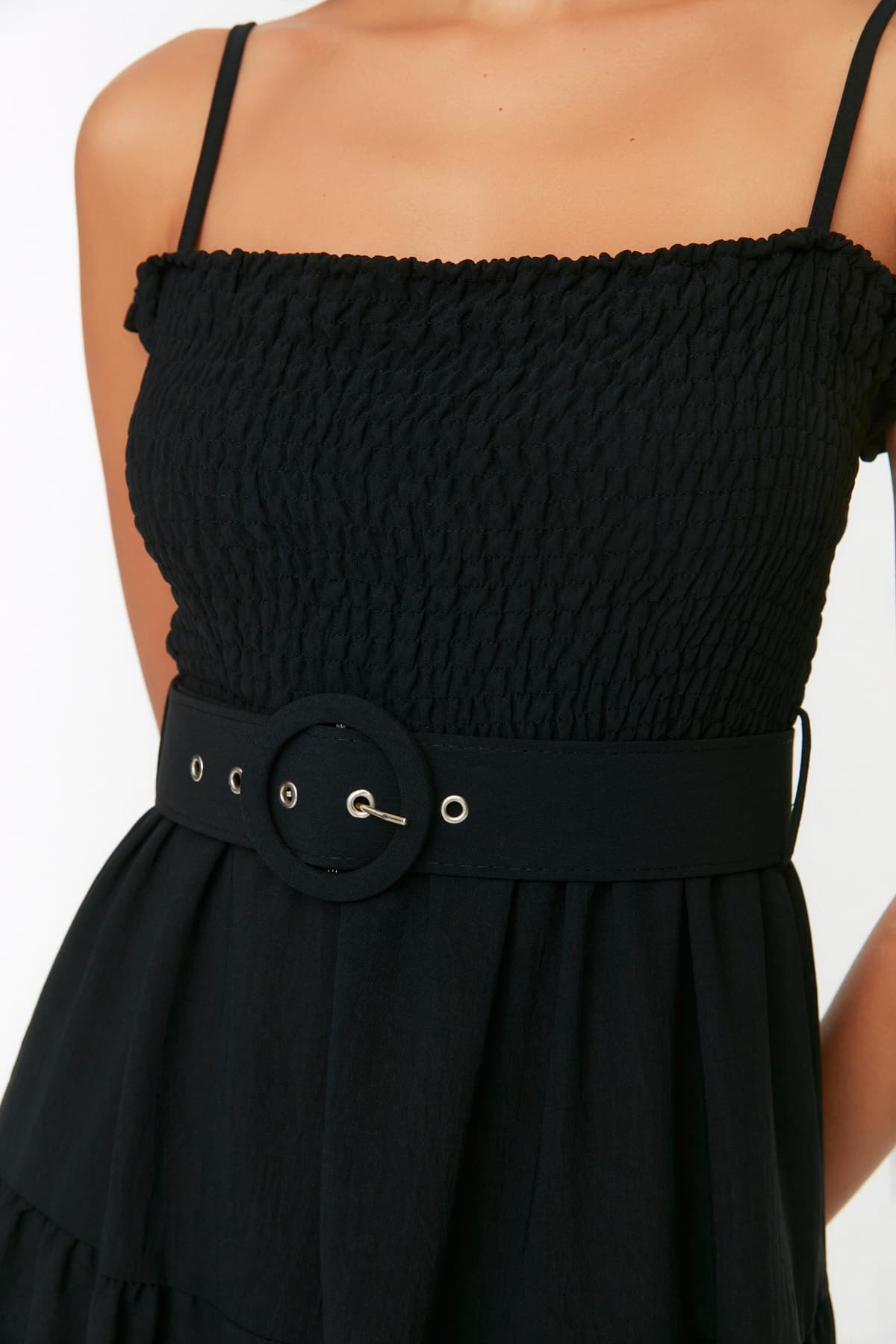 Trendyolmilla Siyah Kemerli Volanlı Skater/Belden Açılan Midi Dokuma Elbise TWOSS21EL1929