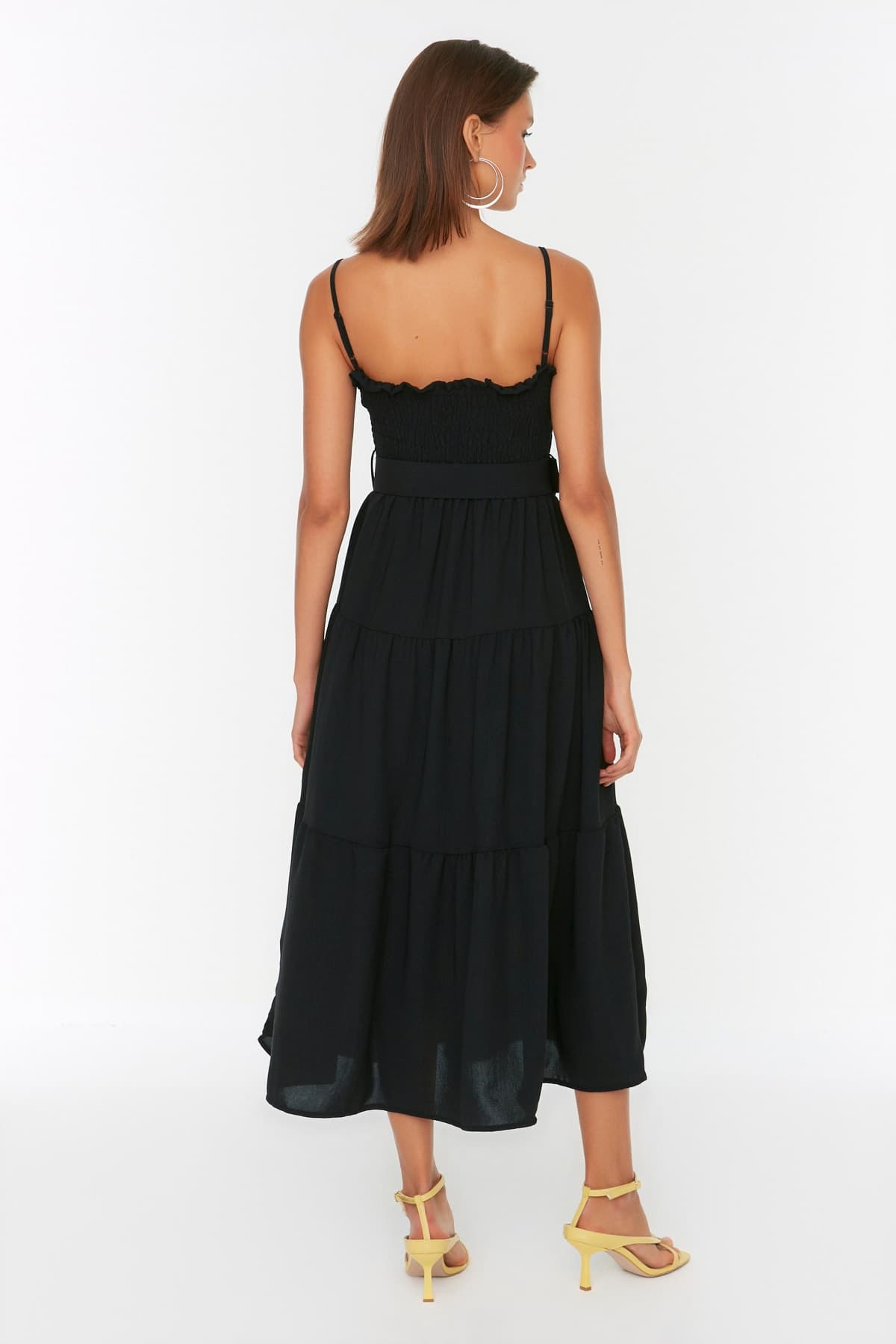 Trendyolmilla Siyah Kemerli Volanlı Skater/Belden Açılan Midi Dokuma Elbise TWOSS21EL1929