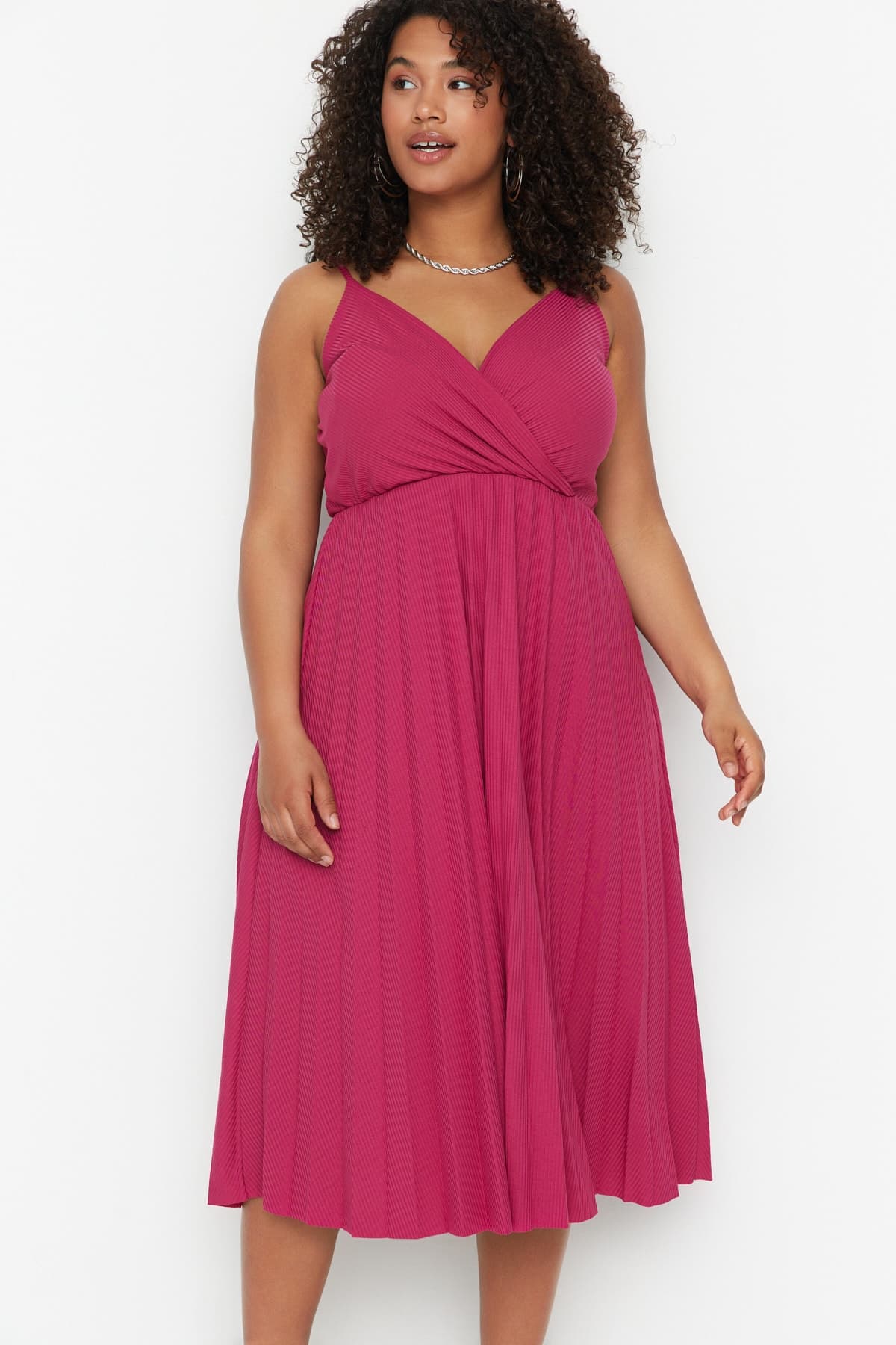 Trendyolmilla Curve Fuşya Kruvaze Yaka Askılı Örme Elbise TBBSS22EL1565