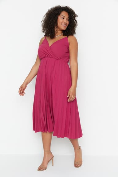 Trendyolmilla Curve Fuşya Kruvaze Yaka Askılı Örme Elbise TBBSS22EL1565