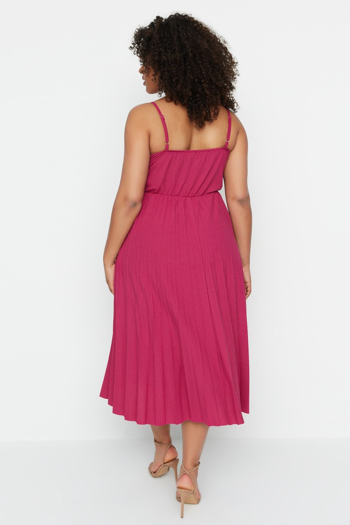 Trendyolmilla Curve Fuşya Kruvaze Yaka Askılı Örme Elbise TBBSS22EL1565