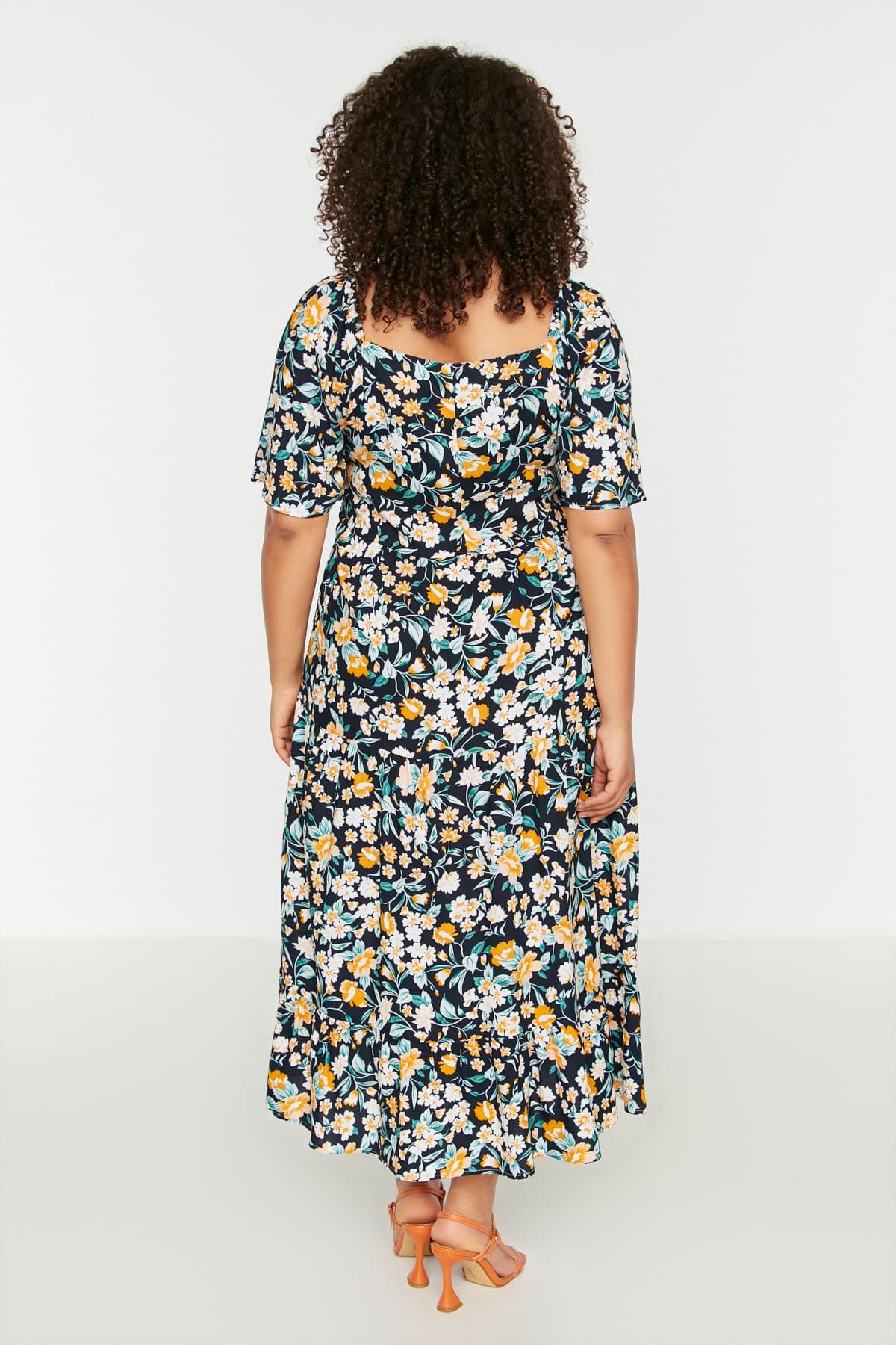 Trendyolmilla Curve Çok Renkli Çiçek Desenli Dokuma Fırfır Detaylı Elbise TBBSS22EL1600