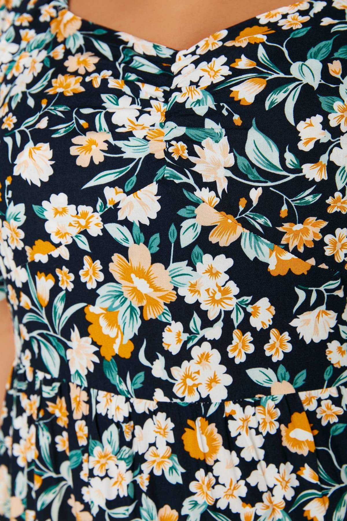 Trendyolmilla Curve Çok Renkli Çiçek Desenli Dokuma Fırfır Detaylı Elbise TBBSS22EL1600