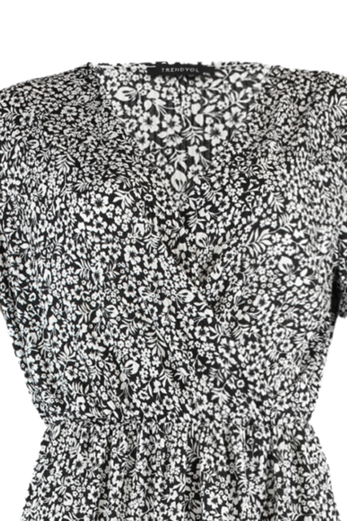 Trendyolmilla Curve Siyah V Yaka Çiçek Desenli Stakter Örme Büyük Beden Elbise TBBSS22EL1638