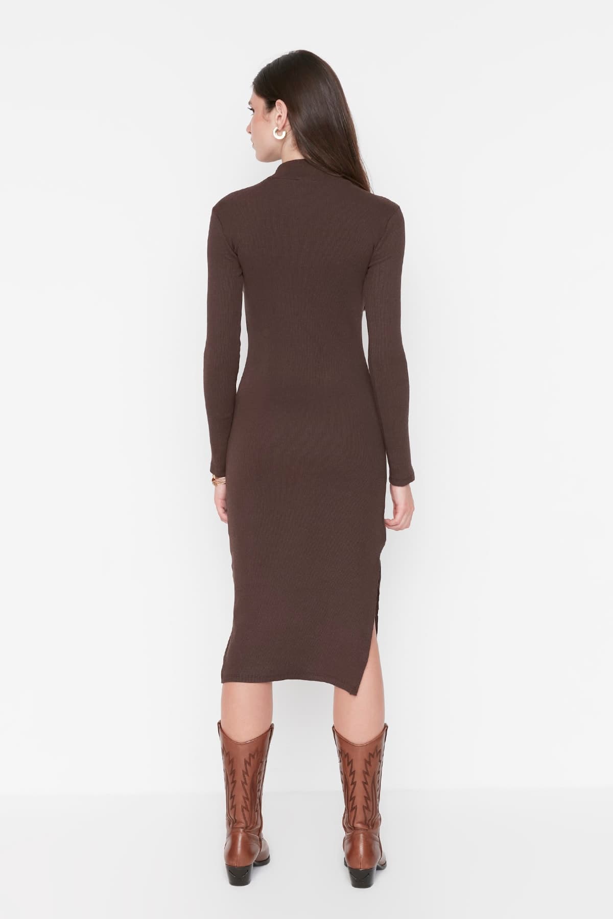 Trendyolmilla Kahverengi Vücuda Oturan Yırtmaçlı Bisiklet Yaka Midi Fitilli Esnek Örme Elbise TWOAW21EL0135