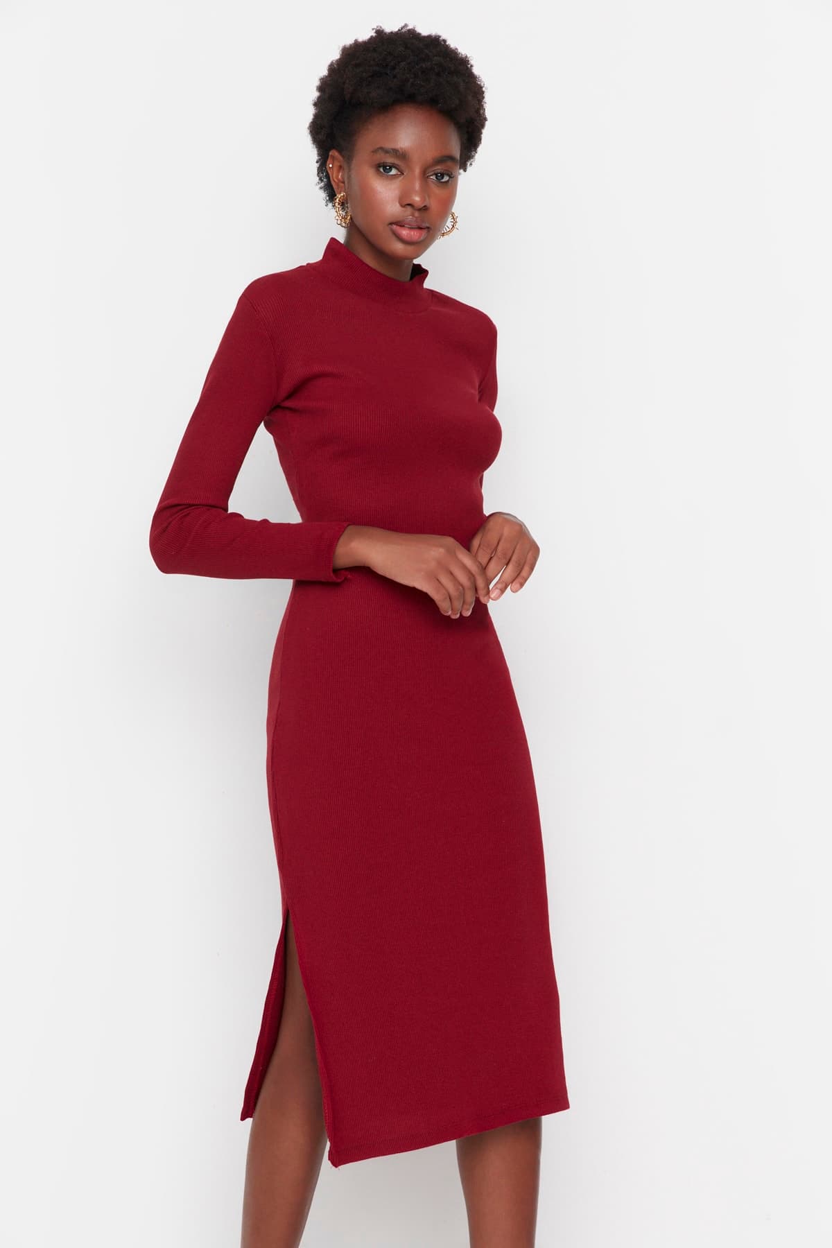 Trendyolmilla Bordo Vücuda Oturan Yırtmaçlı Bisiklet Yaka Midi Fitilli Esnek Örme Kalem Elbise TWOAW21EL0135