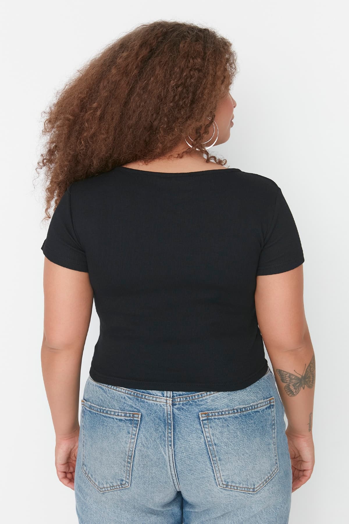 Trendyolmilla Curve Siyah Fitiili Cut-Out Detaylı Crop Örme Bluz TBBSS22AF00020