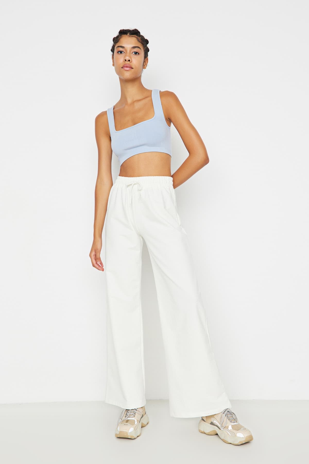 Beyaz Geniş Paça İnce Örme Spor Eşofman Altı