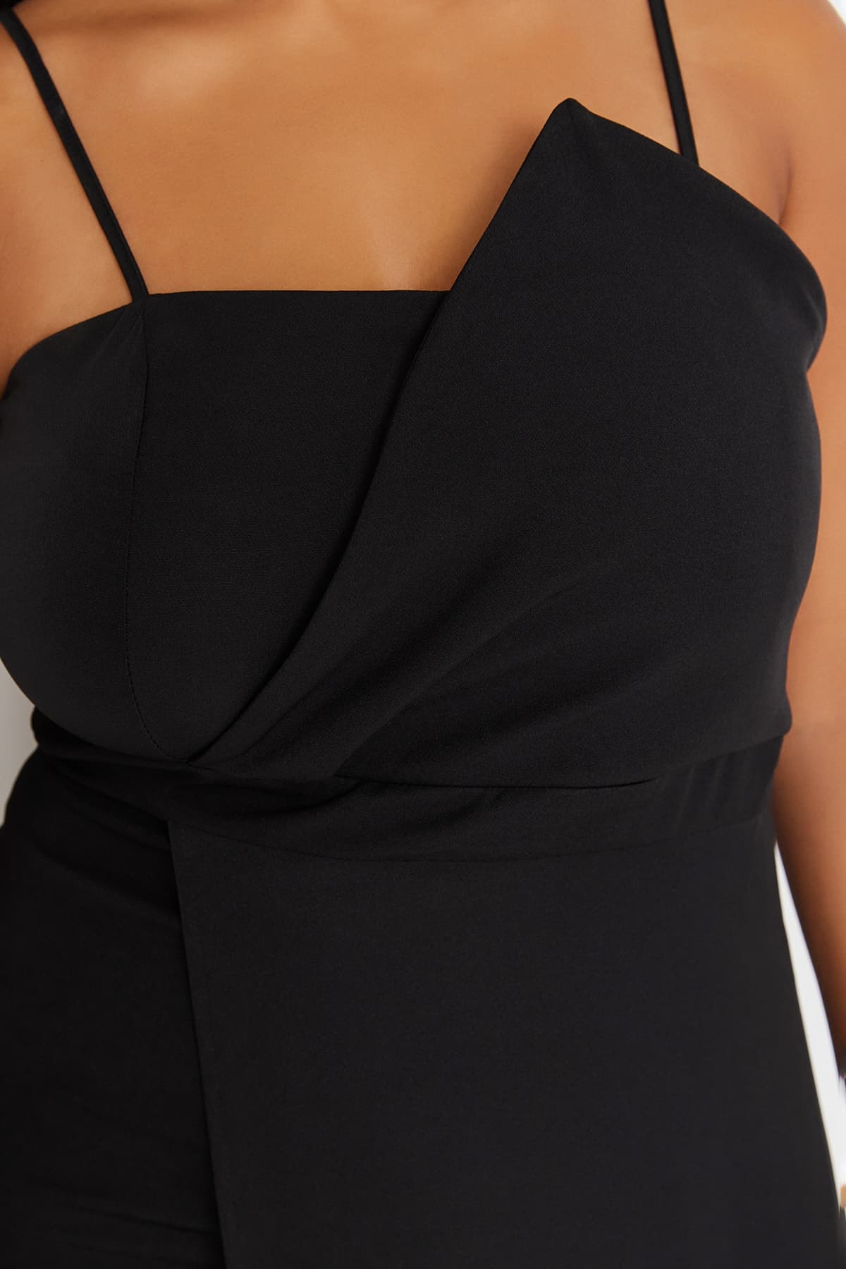 Trendyolmilla Curve Siyah Ayarlanabilir Askılı Vücuda Oturan Midi/Orta Boy Dokuma Büyük Beden Elbise TBBSS22AH00039