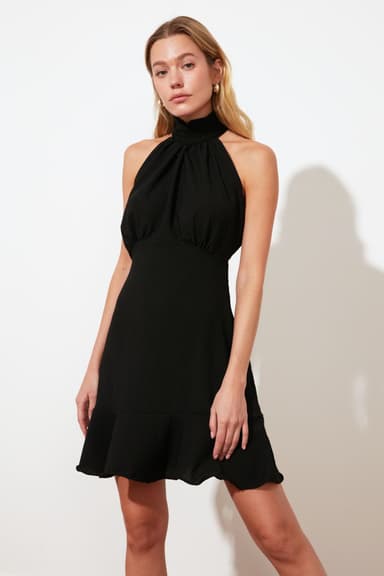 Trendyolmilla Siyah Halter Yaka A Kesim Astarlı Mini Dokuma Elbise TWOSS21EL1538