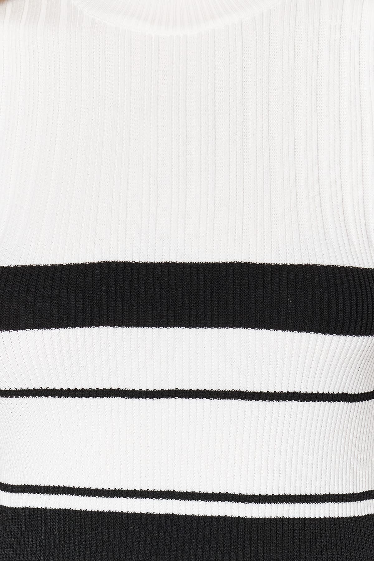 Trendyolmilla Ekru Bisiklet Yaka Bluz TWOSS21BZ0370