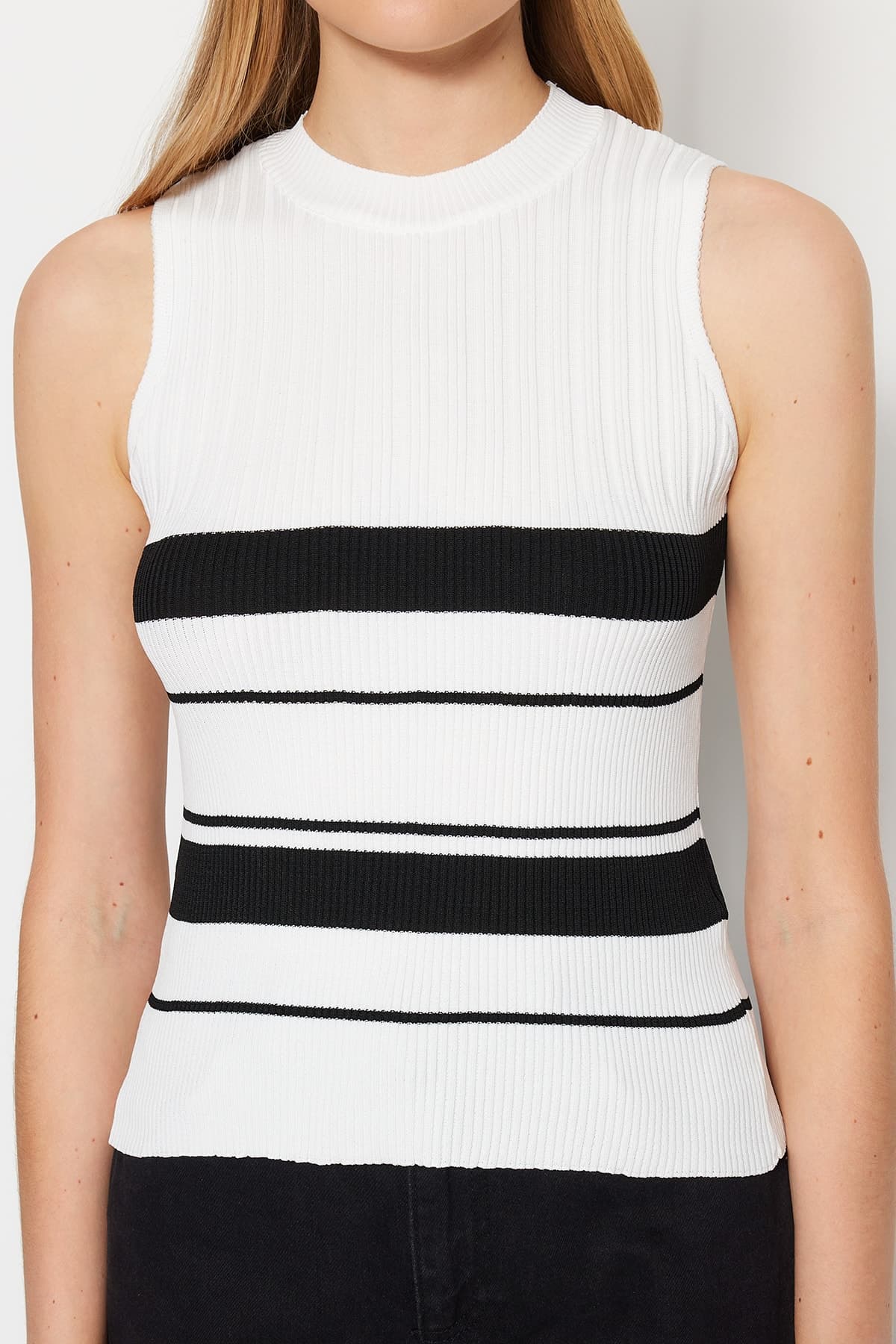 Trendyolmilla Ekru Bisiklet Yaka Bluz TWOSS21BZ0370