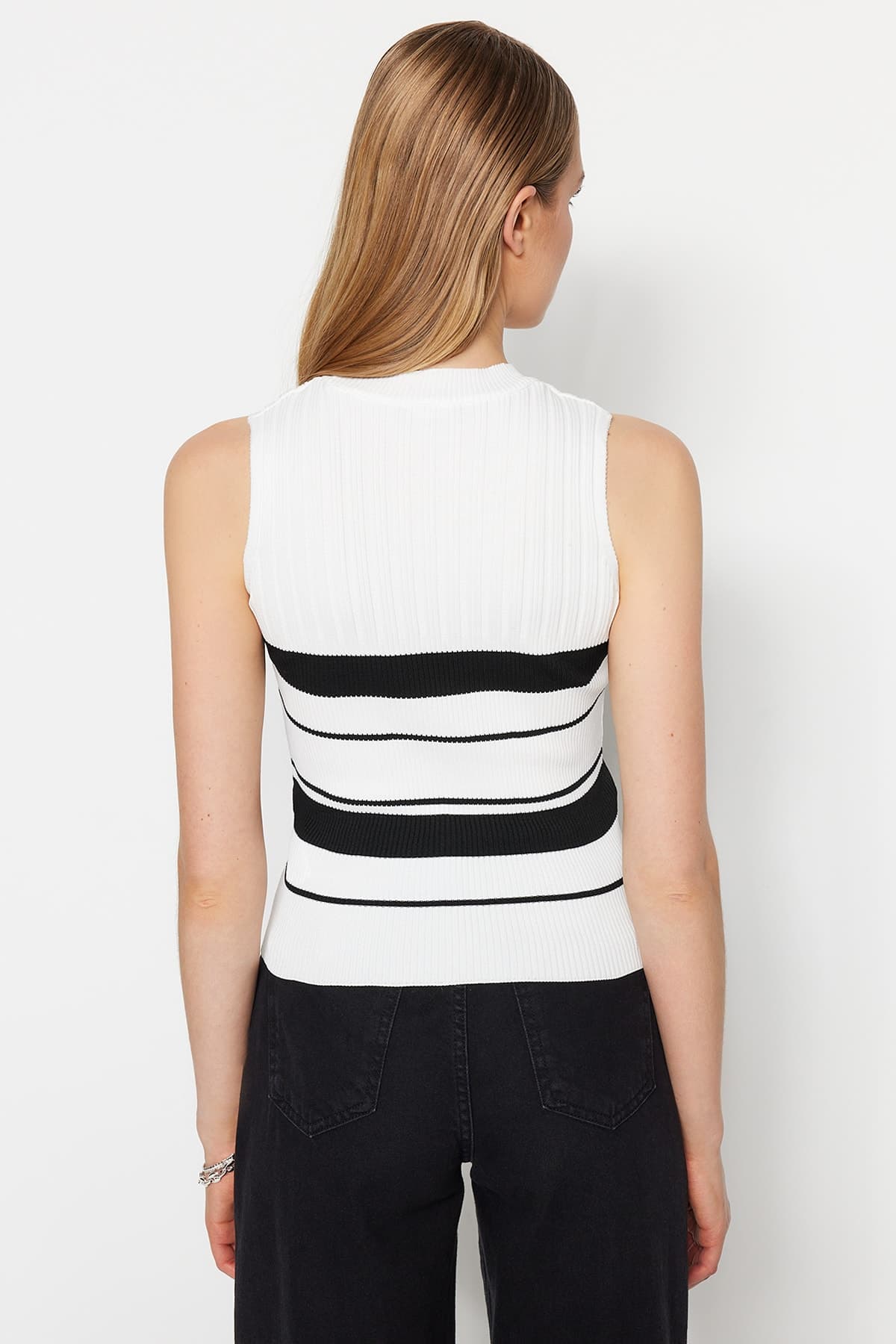 Trendyolmilla Ekru Bisiklet Yaka Bluz TWOSS21BZ0370