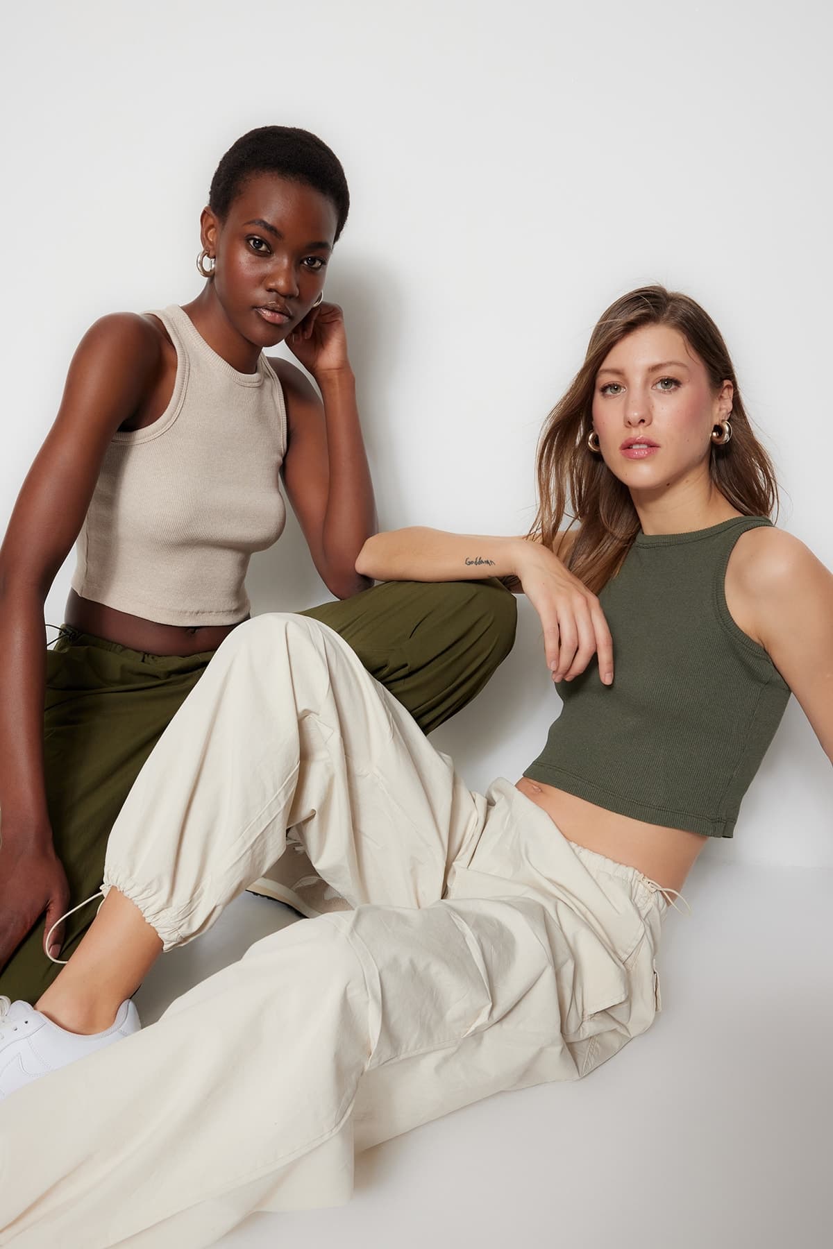 Trendyolmilla Haki-Bej 2'li Paket Fitted/Vücuda Oturan Crop Halter Yaka Fitilli Esnek Örme Atlet TWOSS21AL0058