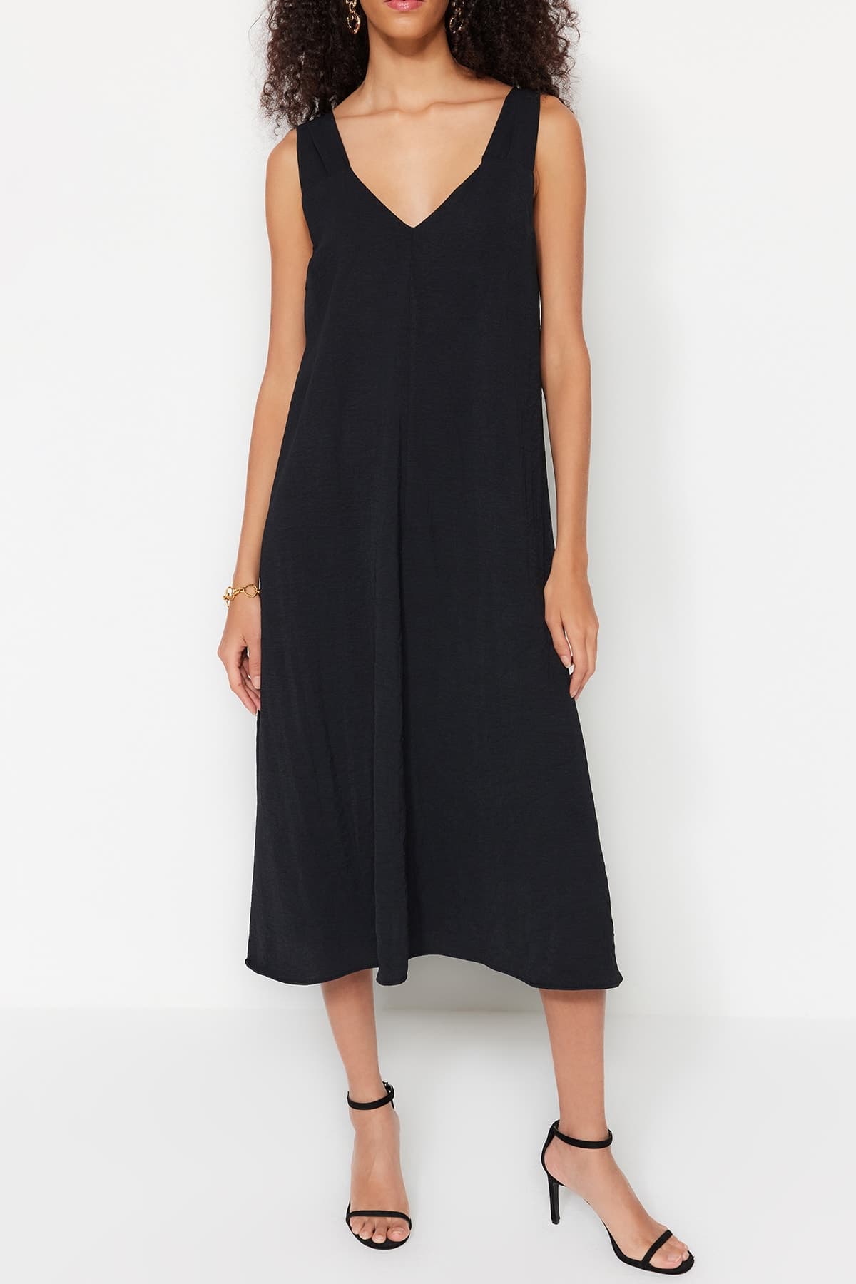 Trendyolmilla Siyah Rahat Kesim V Yaka Midi Dokuma Elbise TWOSS23EL00882