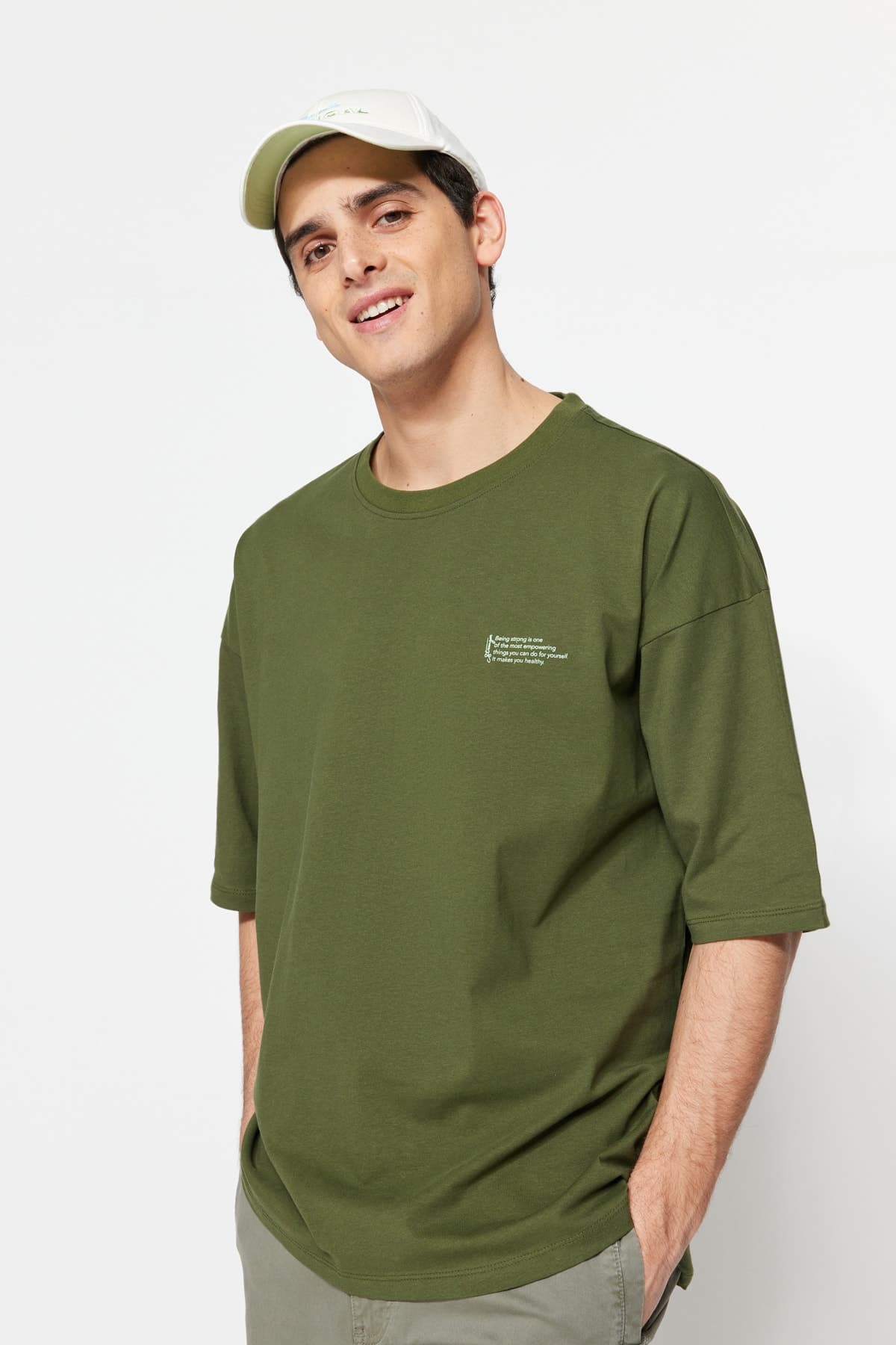 Haki Oversize/Geniş Kesim %100 Pamuklu Bisiklet Yaka Minimal Yazı Baskılı T-Shirt