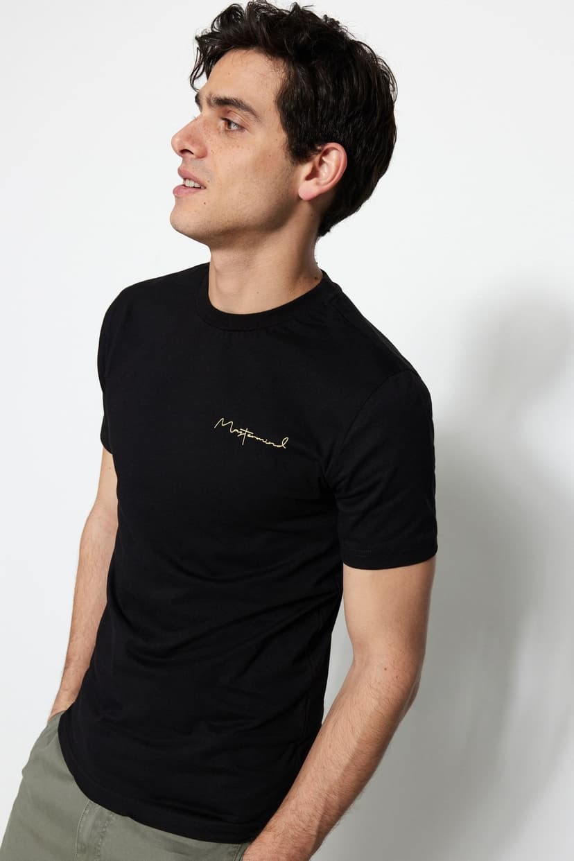 Product Siyah Slim/Dar Kesim Küçük Yazı Baskılı %100 Pamuklu Kısa Kol T-Shirt