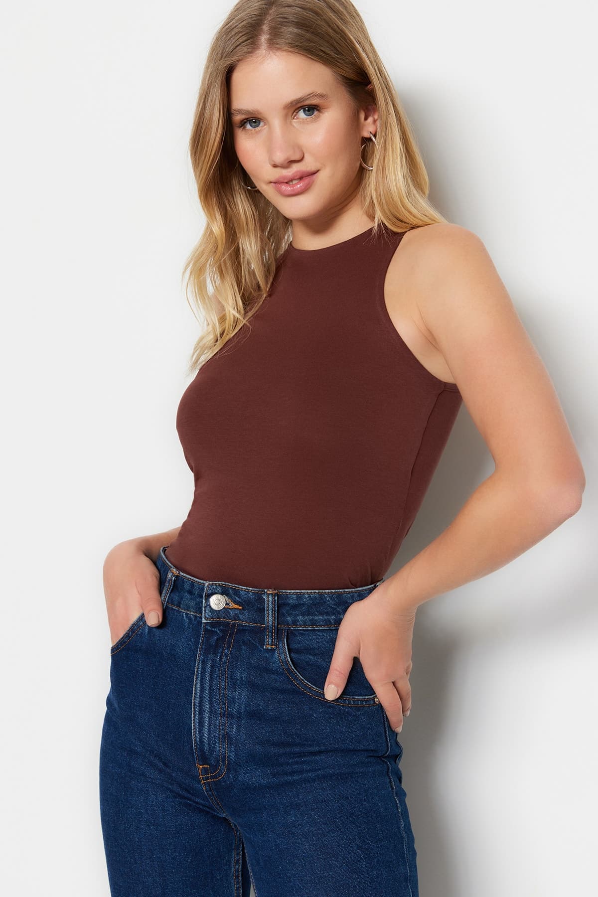 Kahverengi Pamuklu Halter Yaka Fitted/Vücuda Oturan Esnek Örme Atlet