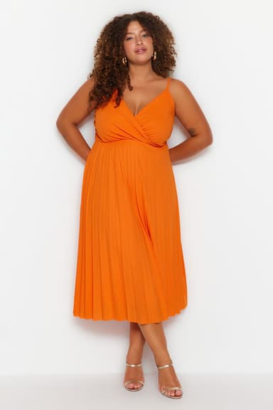 Trendyolmilla Curve Turuncu Kruvaze Yaka Askılı Yazlık Örme Elbise TBBSS22EL1565