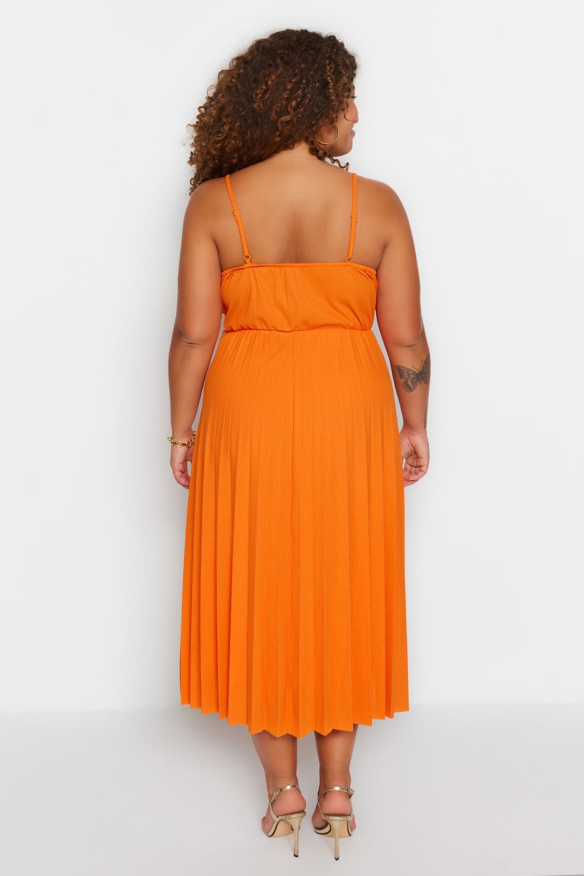 Trendyolmilla Curve Turuncu Kruvaze Yaka Askılı Yazlık Örme Elbise TBBSS22EL1565