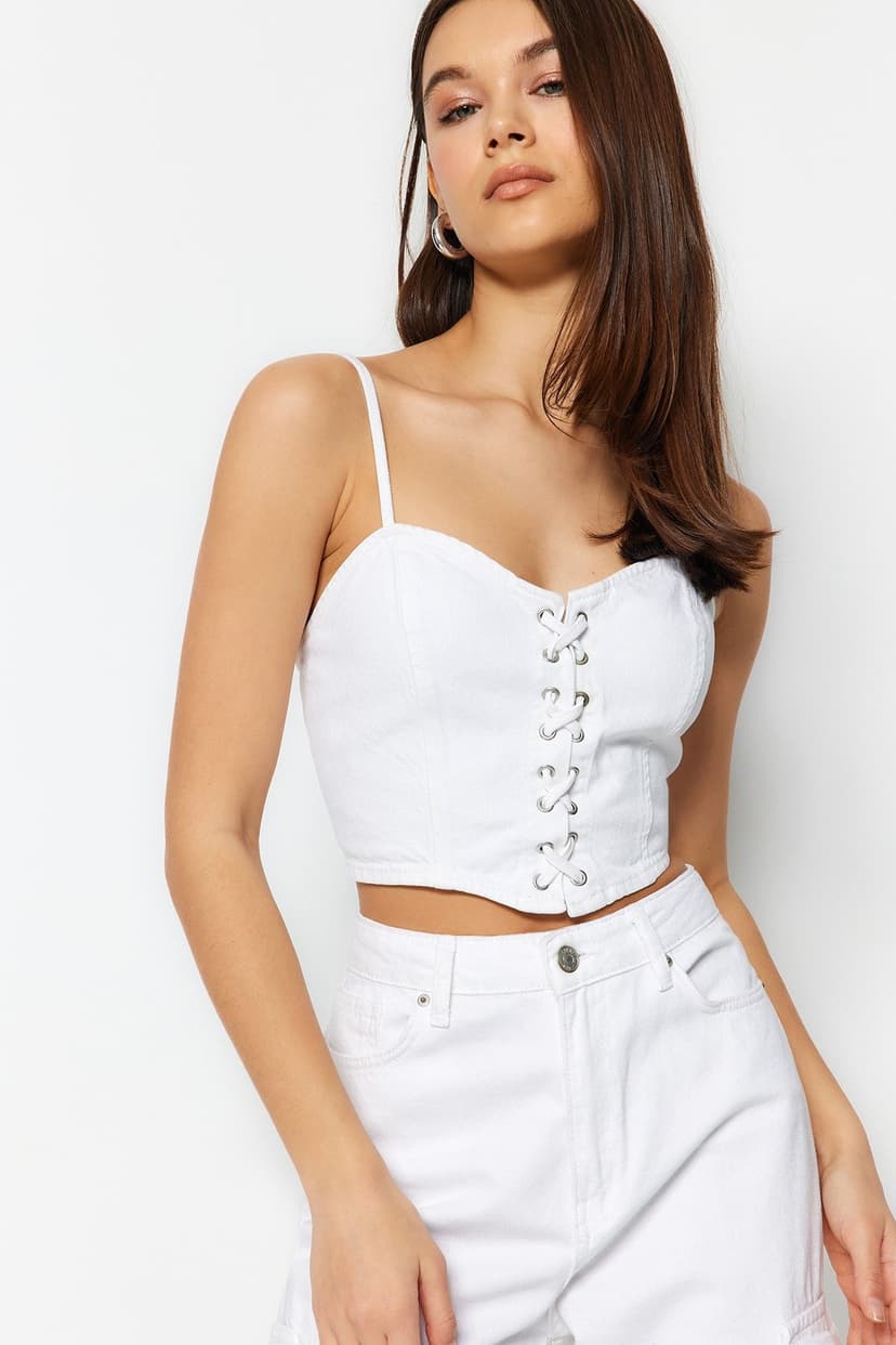 Product Beyaz Kuş Gözü Bağlama Detaylı Kalp Yaka Fitted Crop Denim Büstiyer