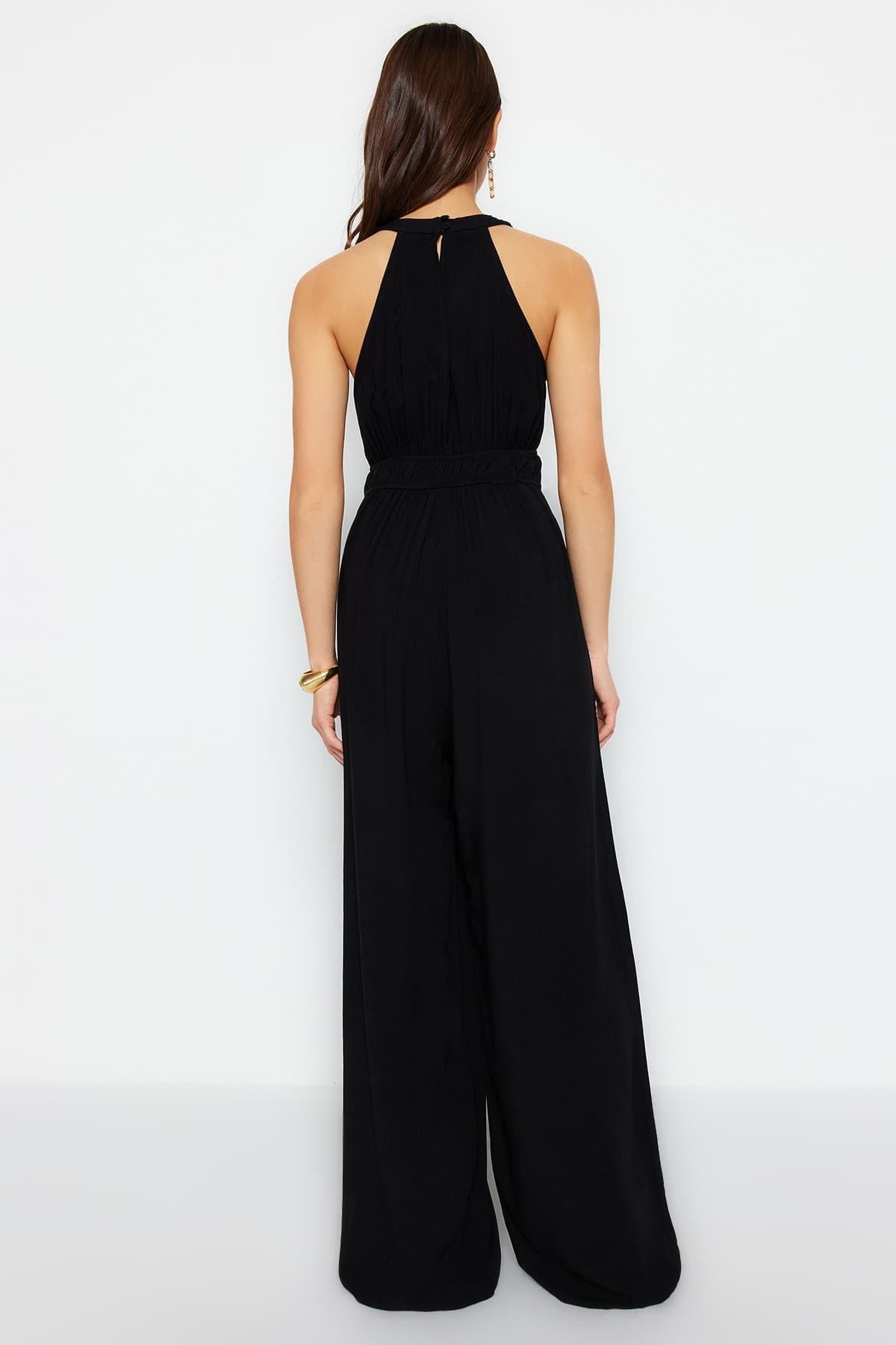 Trendyolmilla Siyah Beli Büzgü Detaylı Geniş Paça Maxi Dokuma Tulum TWOSS23TU00121