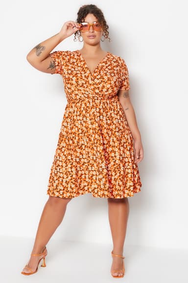 Trendyolmilla Curve Turuncu Skater V Yaka Çiçek Desenli Örme Büyük Beden Elbise TBBSS22EL1638