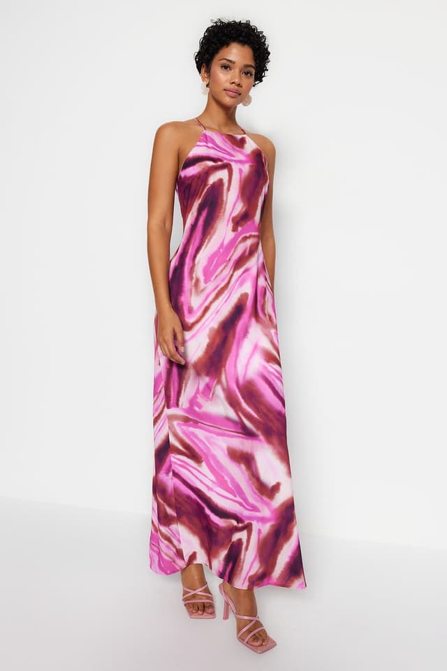 Product Pembe Batik Desenli Düz Kesim Kolsuz Maxi Astarlı Saten Dokuma Elbise