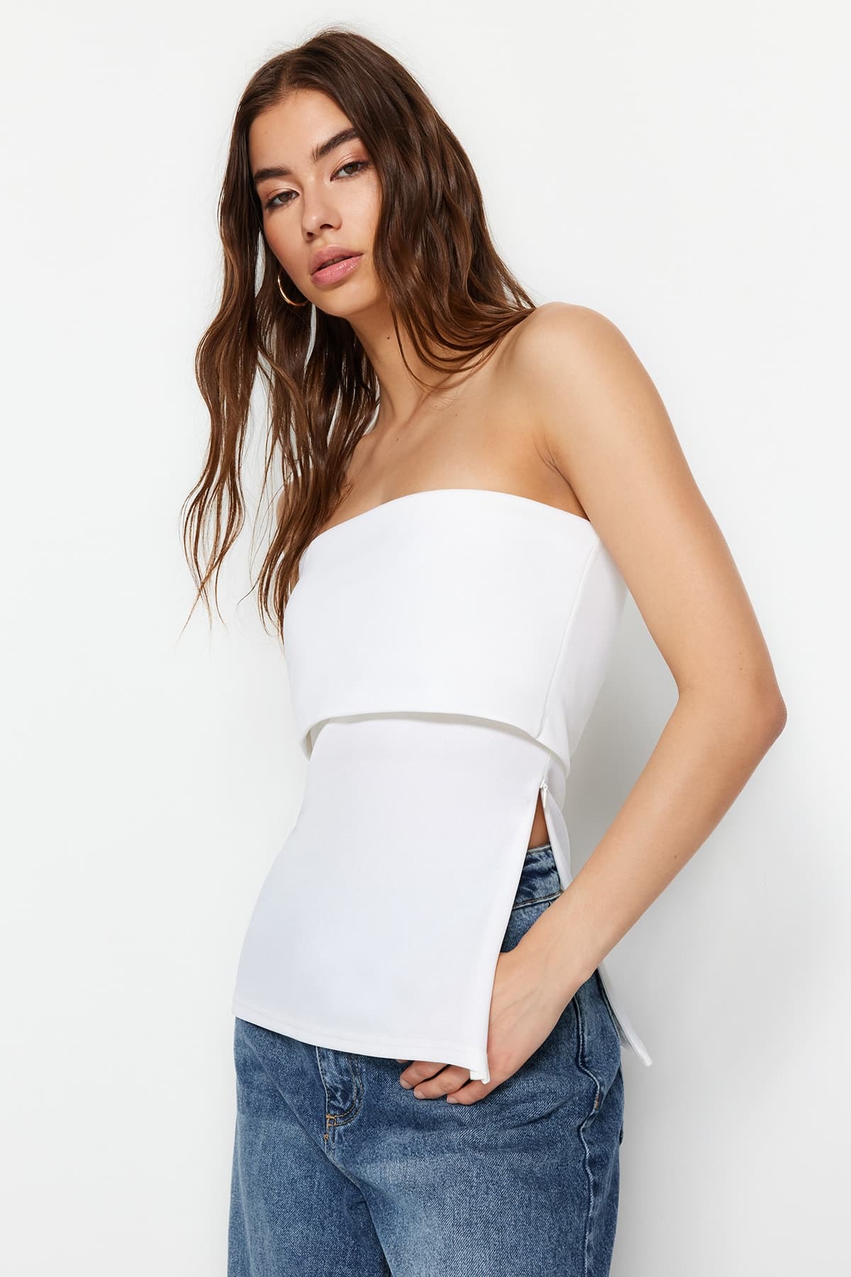 Beyaz Straplez Yaka Yandan Fermuarlı Krep Örme Bluz