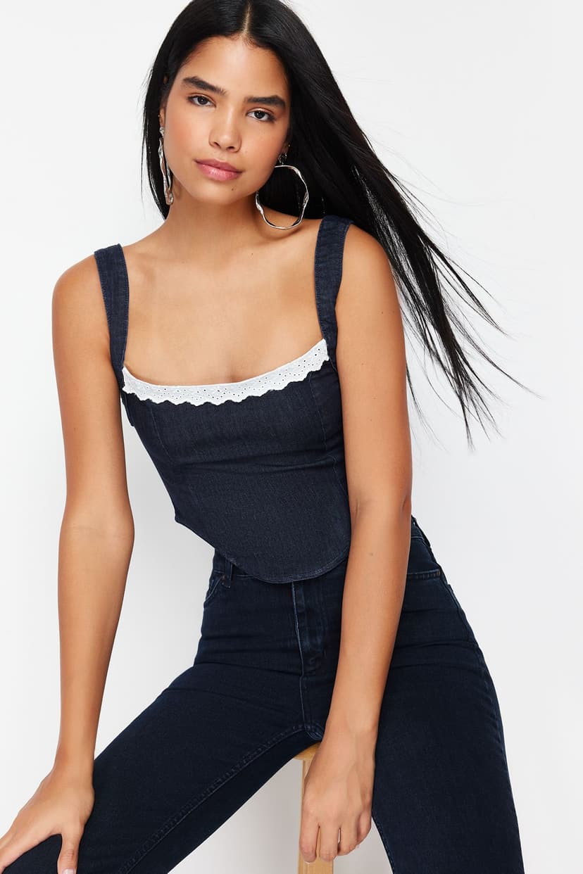 Koyu Mavi Dantel Yaka Detaylı Askılı Denim Crop Büstiyer