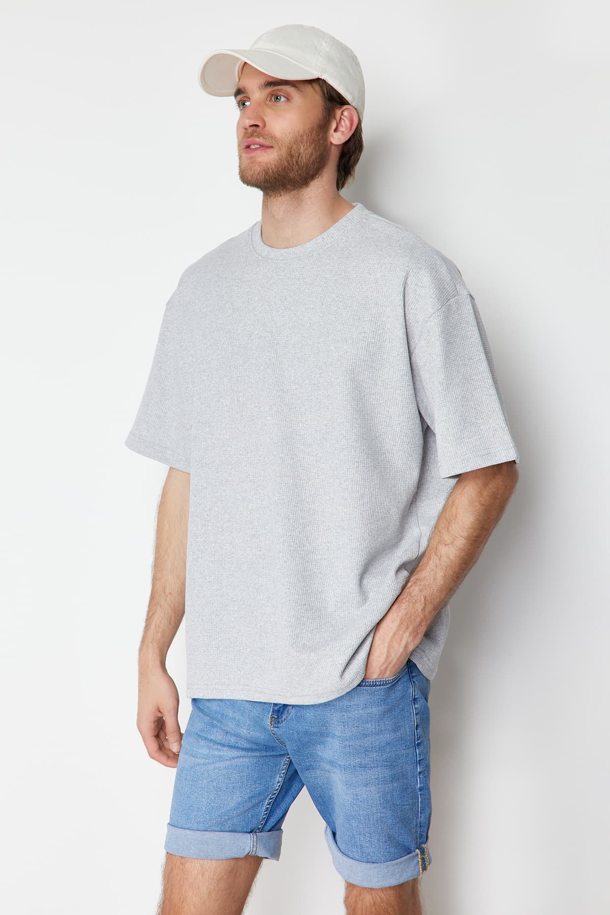 Basic Gri Oversize/Geniş Kesim Kısa Kol Dokulu Tok Kumaşlı T-Shirt