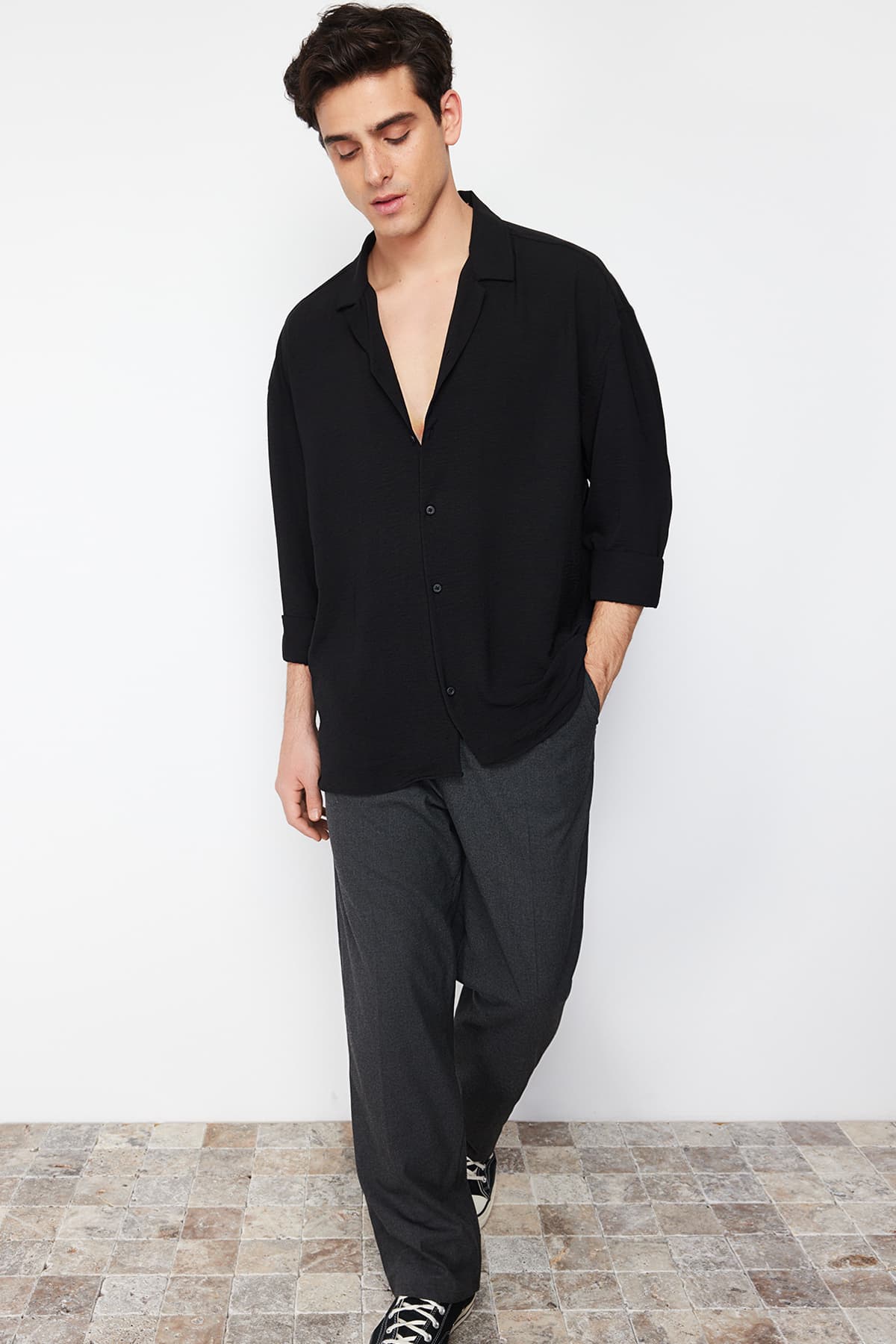 Siyah Oversize Fit Apaş Yaka Yazlık Keten Görünümlü Gömlek