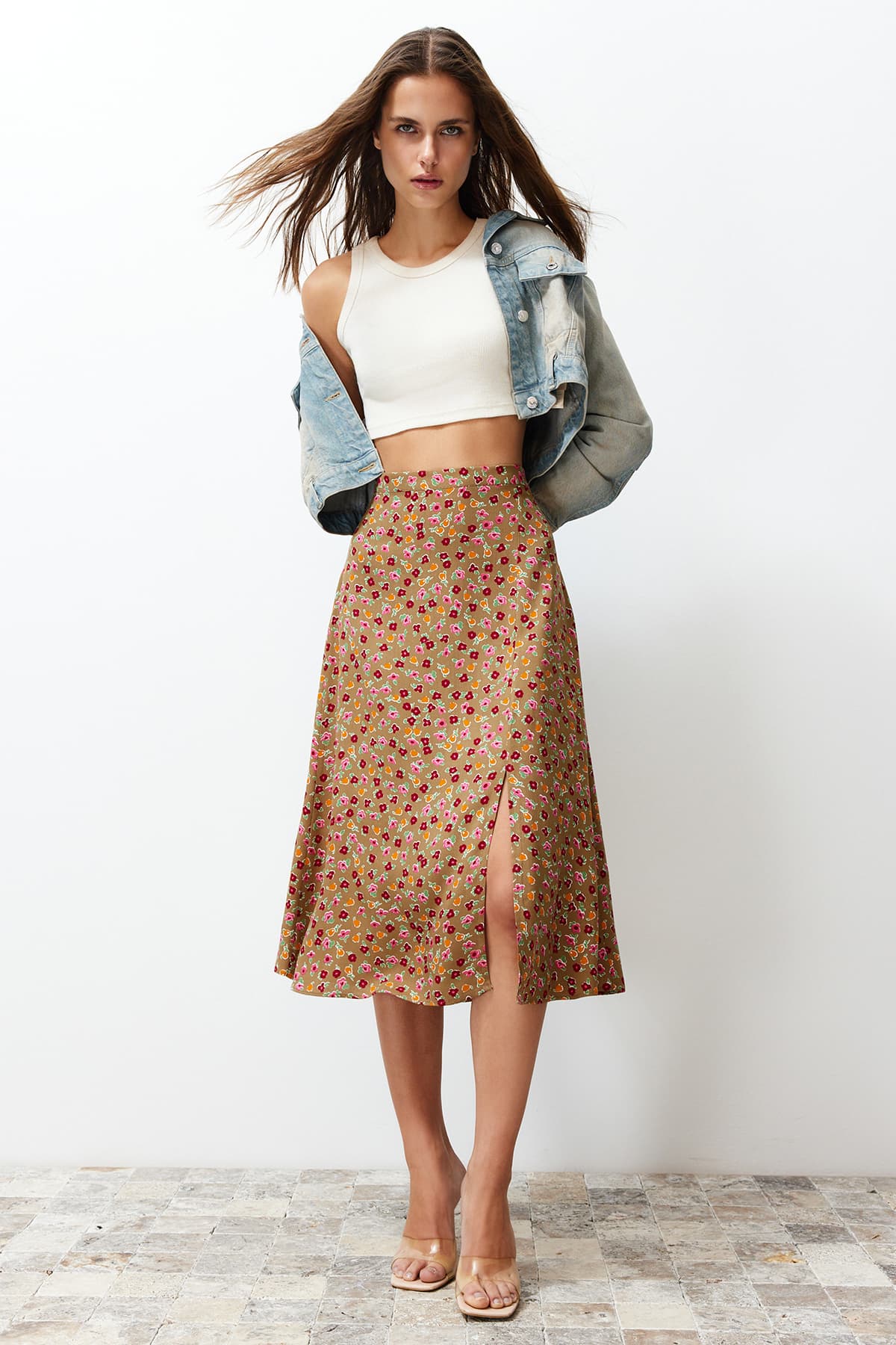 Camel Yırtmaç Detaylı Viskon Kumaşlı Çiçek Desenli Midi Dokuma Etek