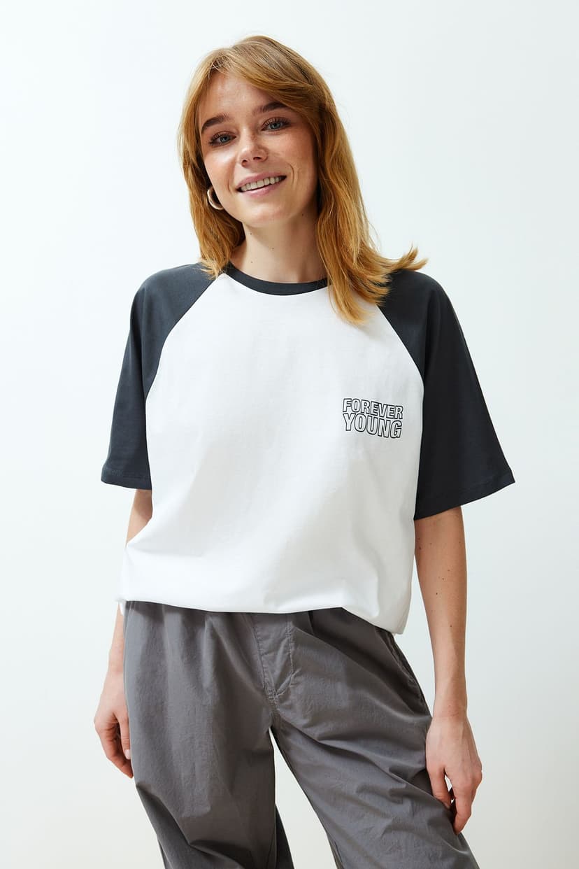 Beyaz %100 Pamuk Renk Bloklu Sloganlı Relaxed/Rahat Kesim Örme T-Shirt